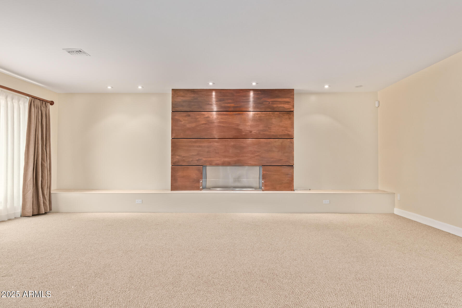6102 E ASTER Drive