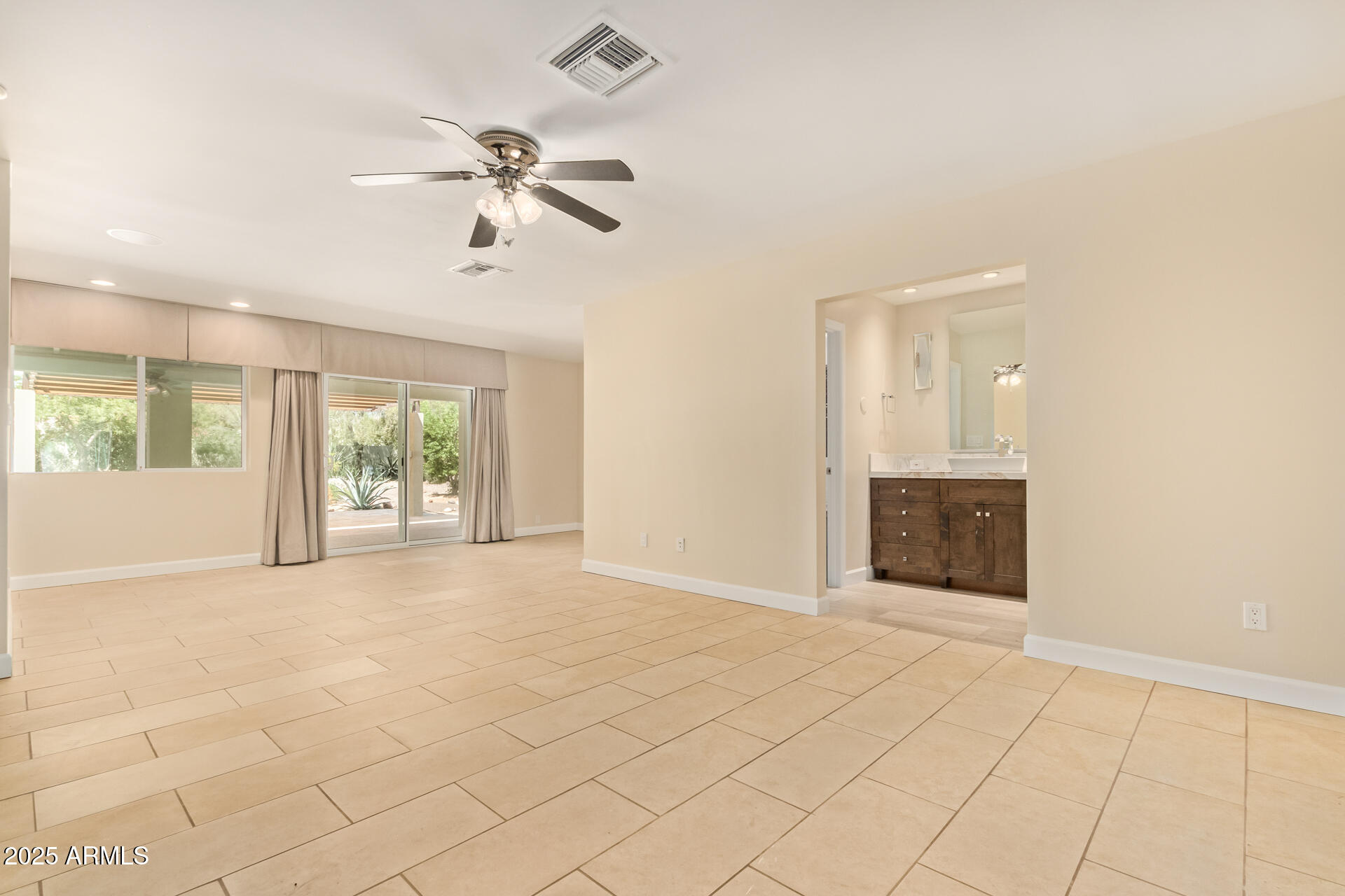 6102 E ASTER Drive