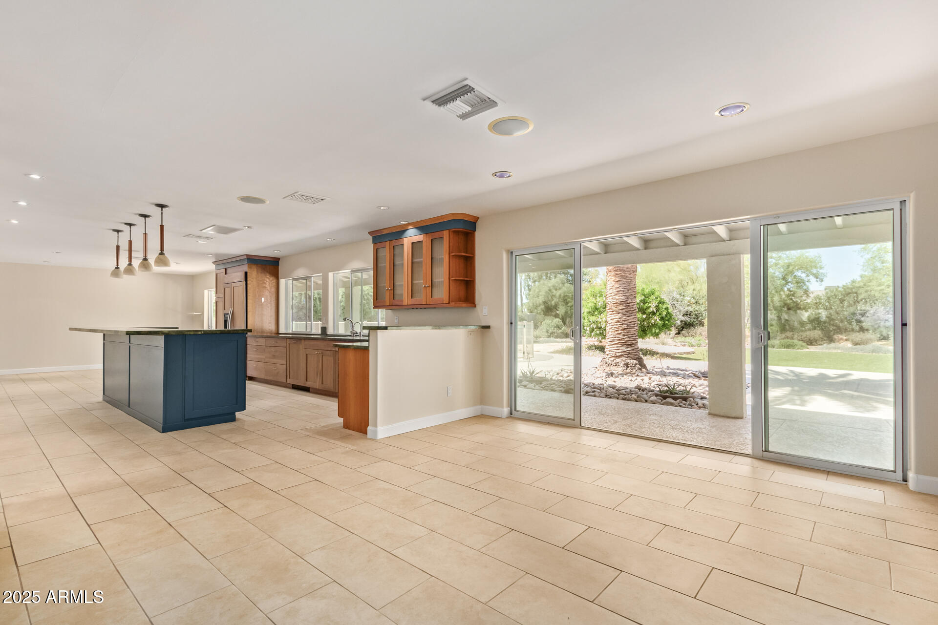 6102 E ASTER Drive