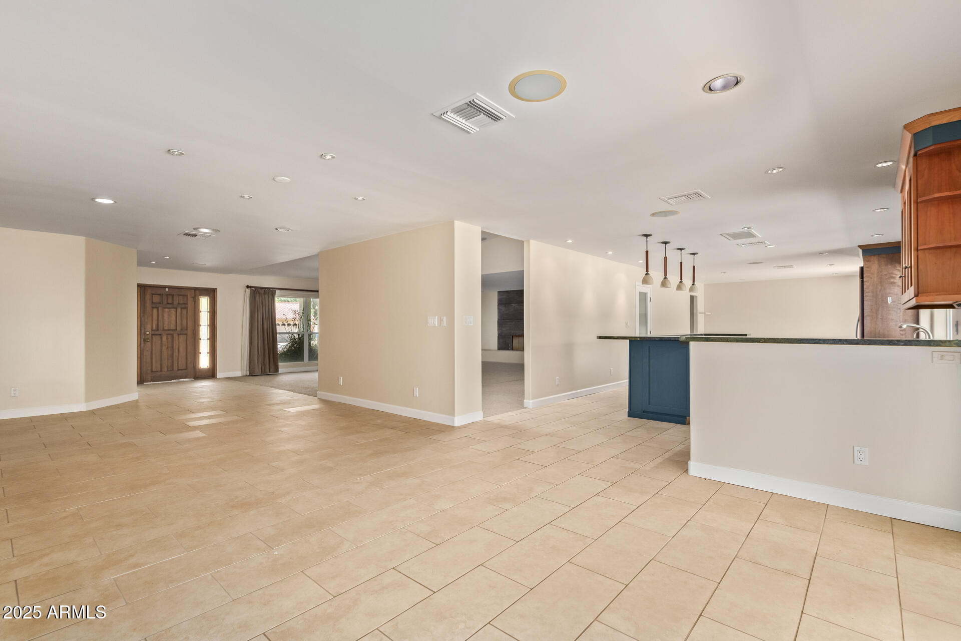 6102 E ASTER Drive