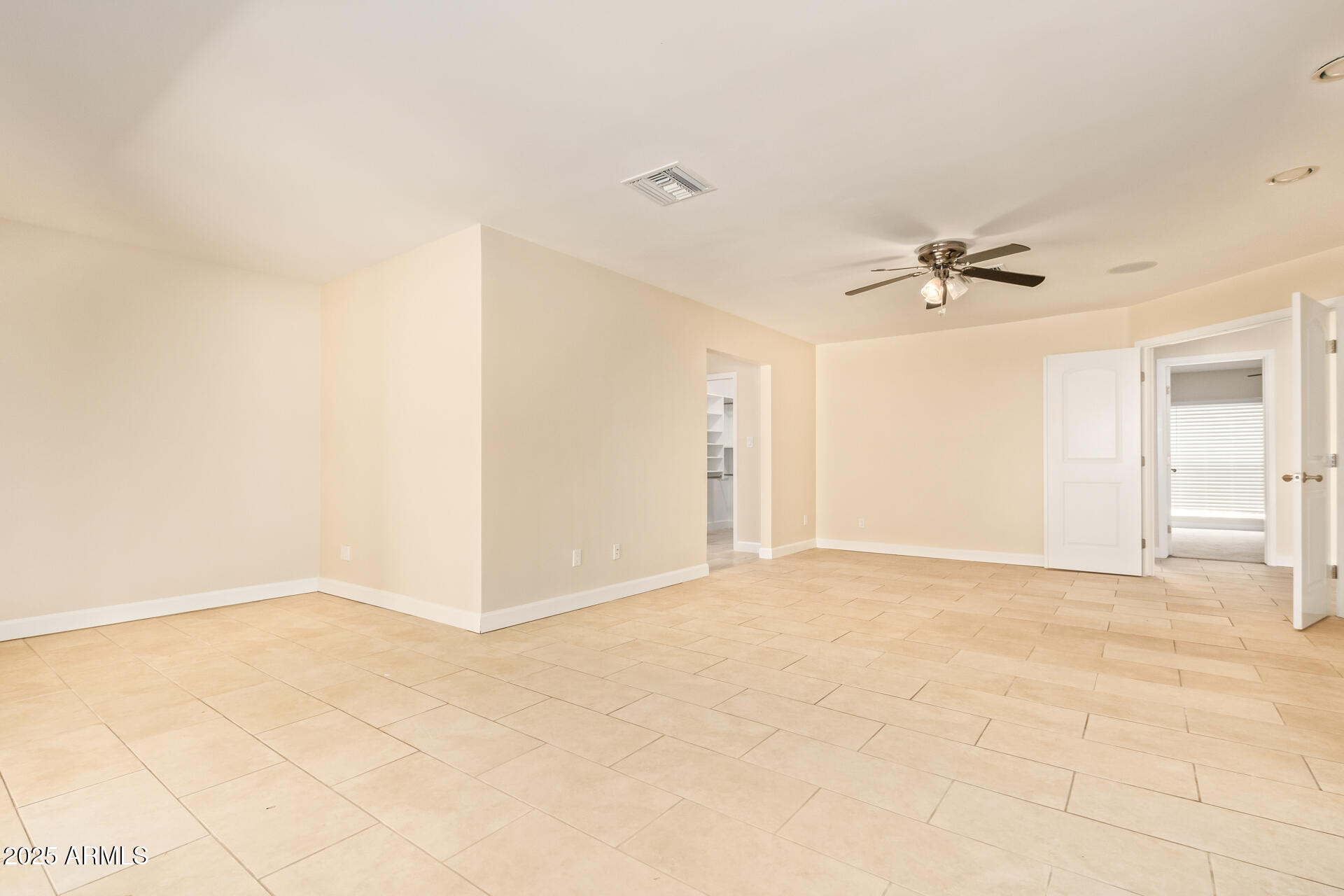 6102 E ASTER Drive
