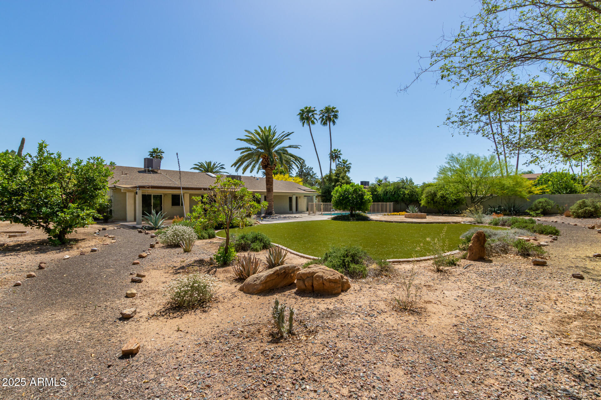 6102 E ASTER Drive