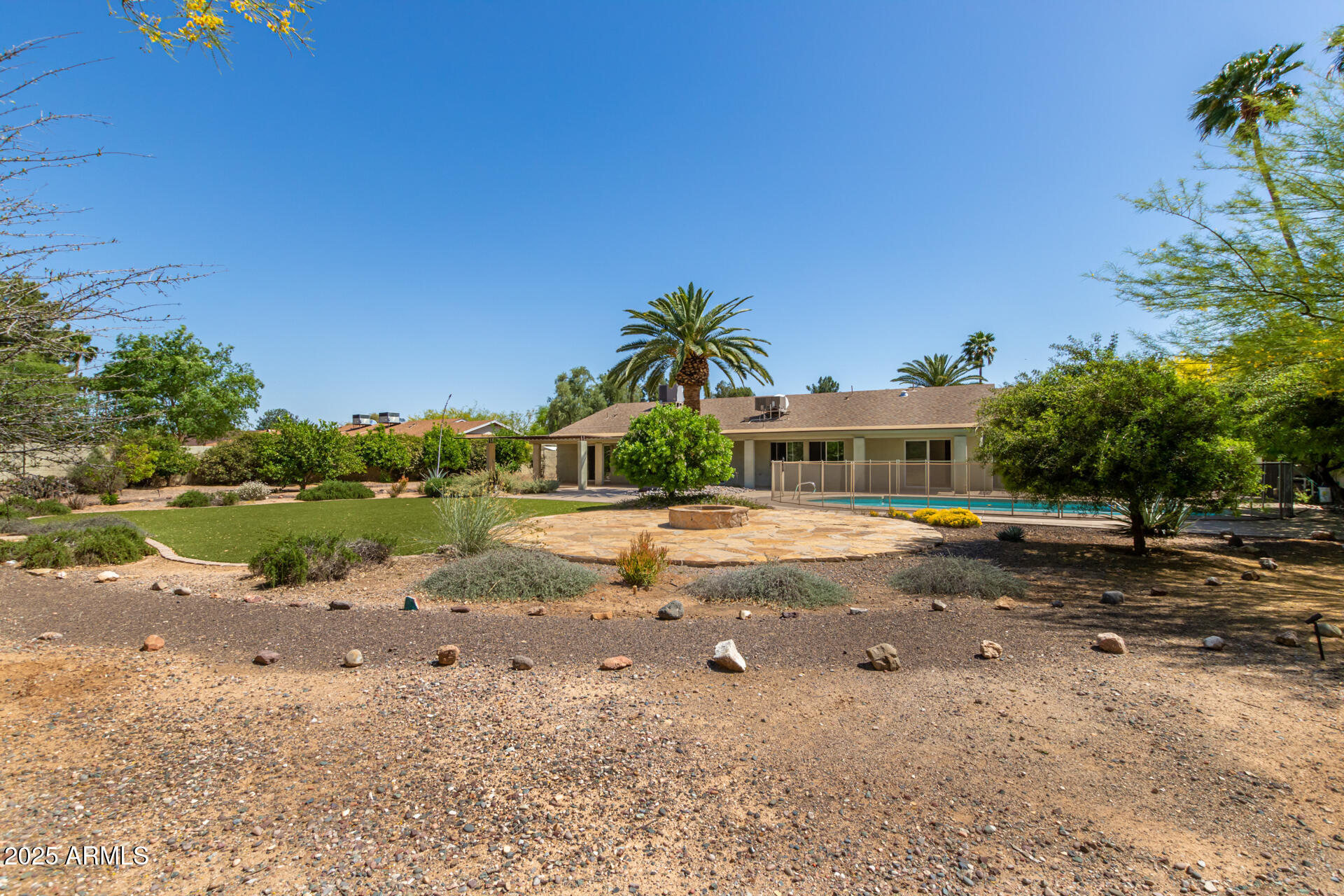6102 E ASTER Drive