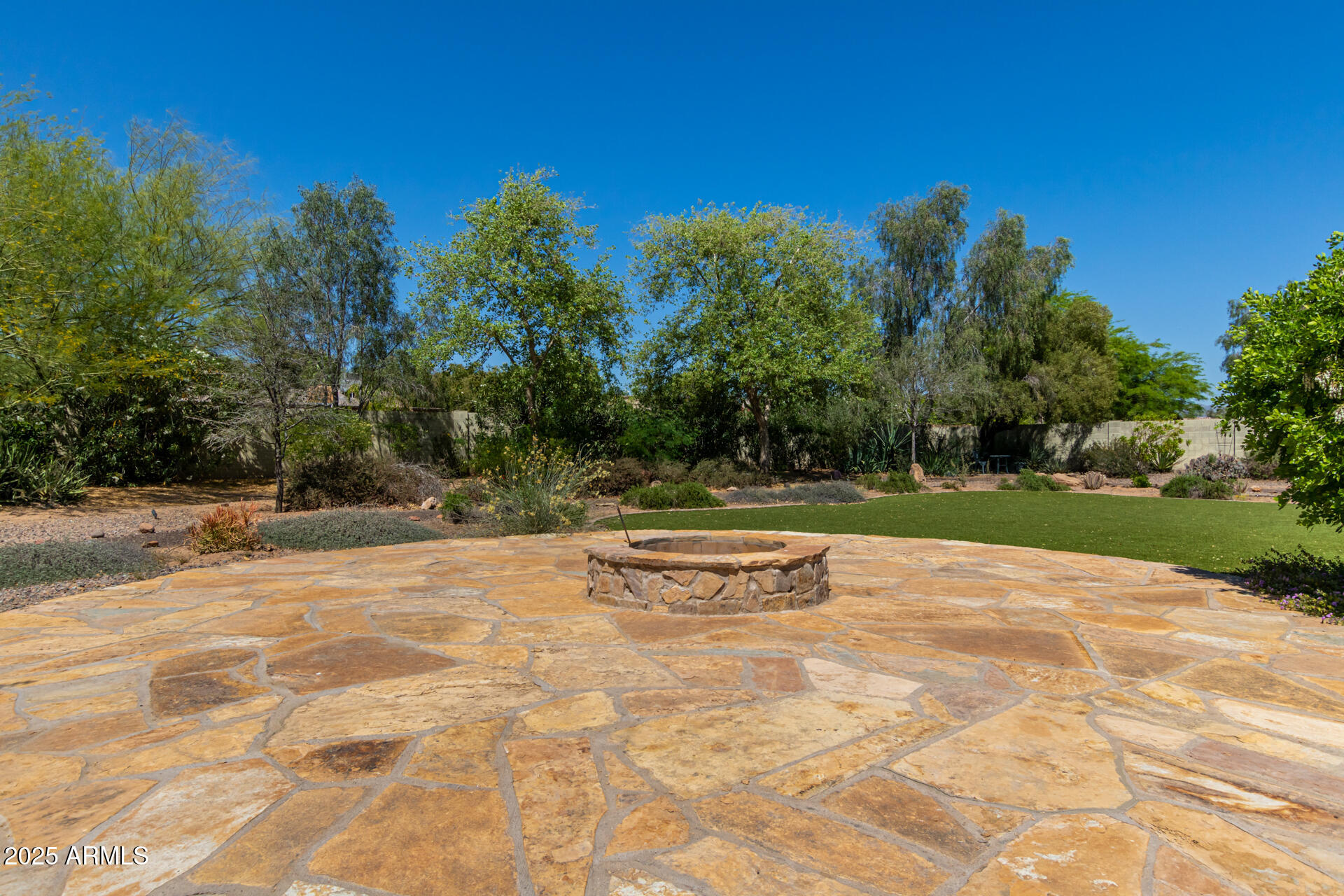 6102 E ASTER Drive