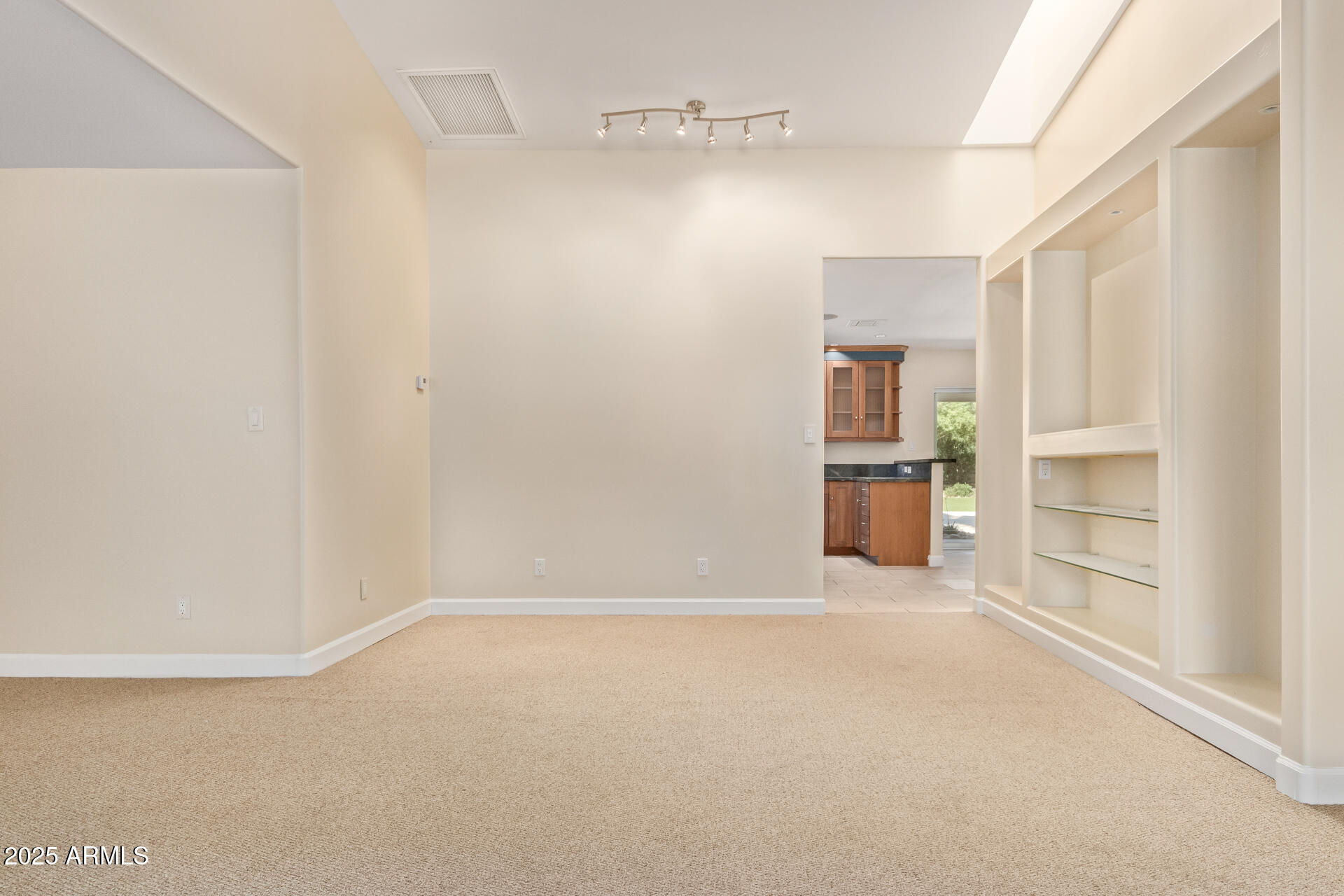 6102 E ASTER Drive