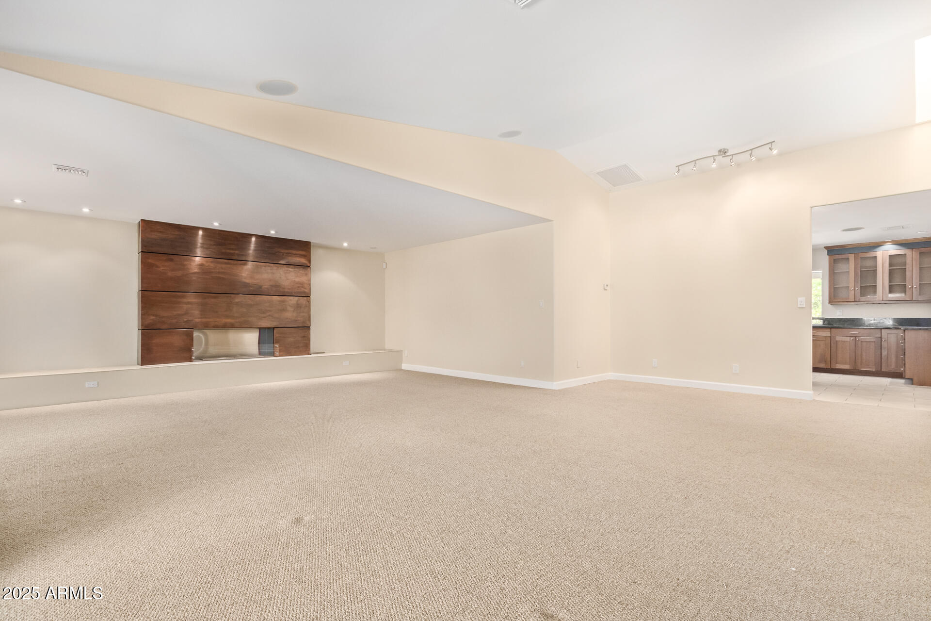 6102 E ASTER Drive