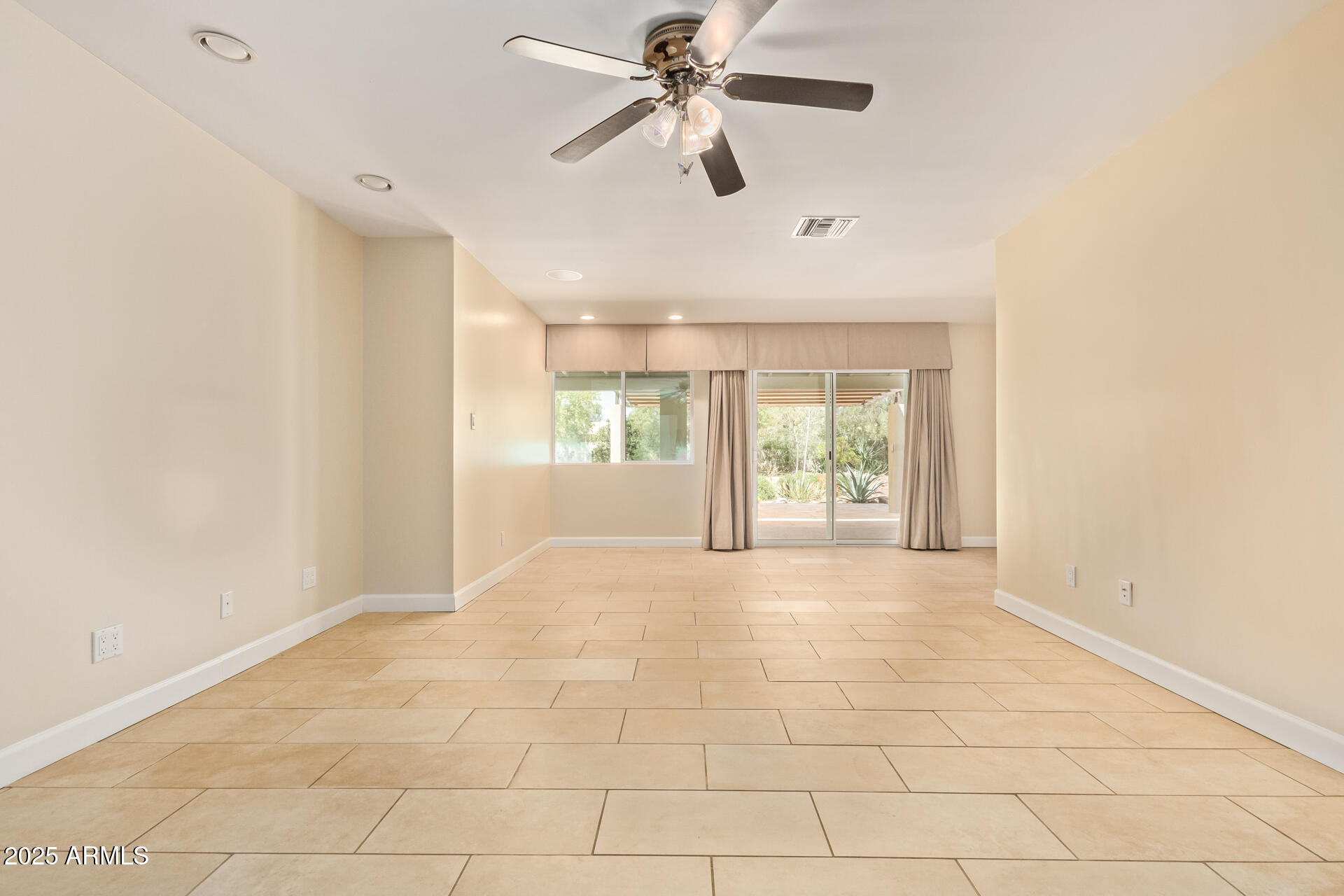 6102 E ASTER Drive
