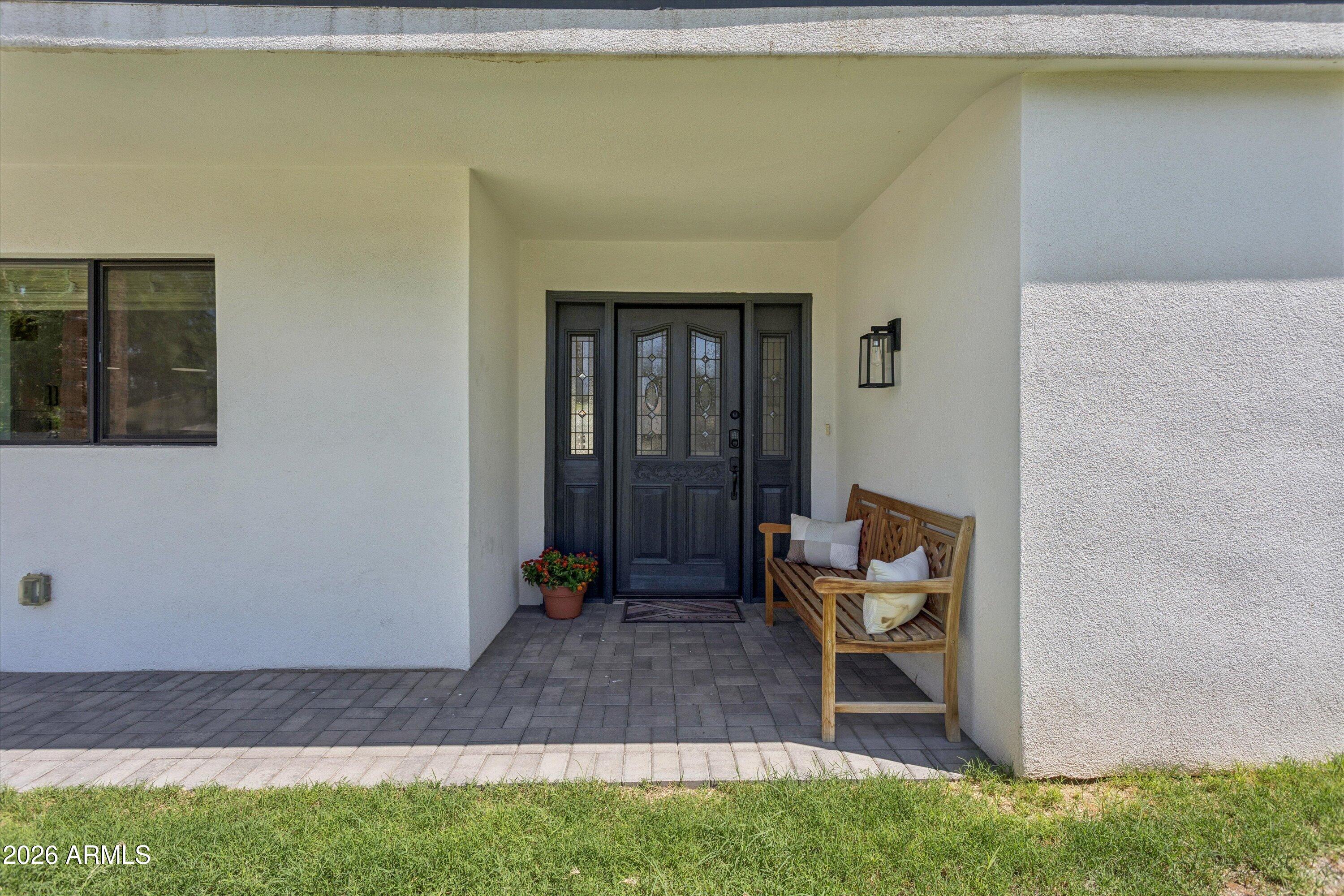 504 W HARMONT Drive