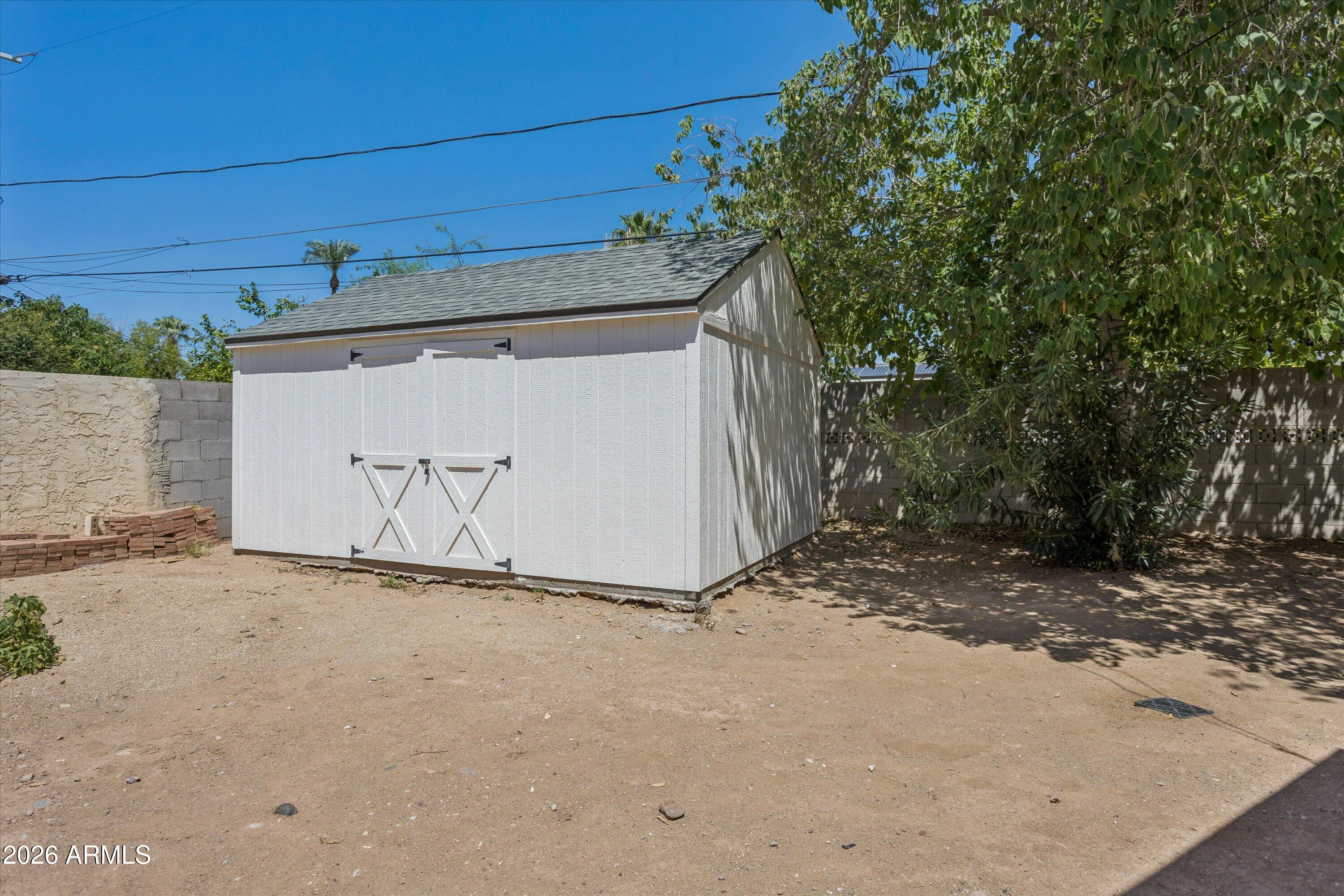504 W HARMONT Drive