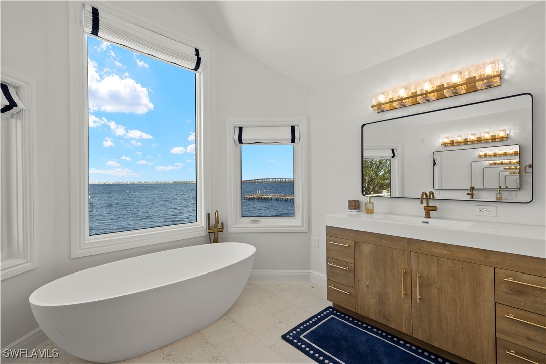 8451 Casa Del Rio LN