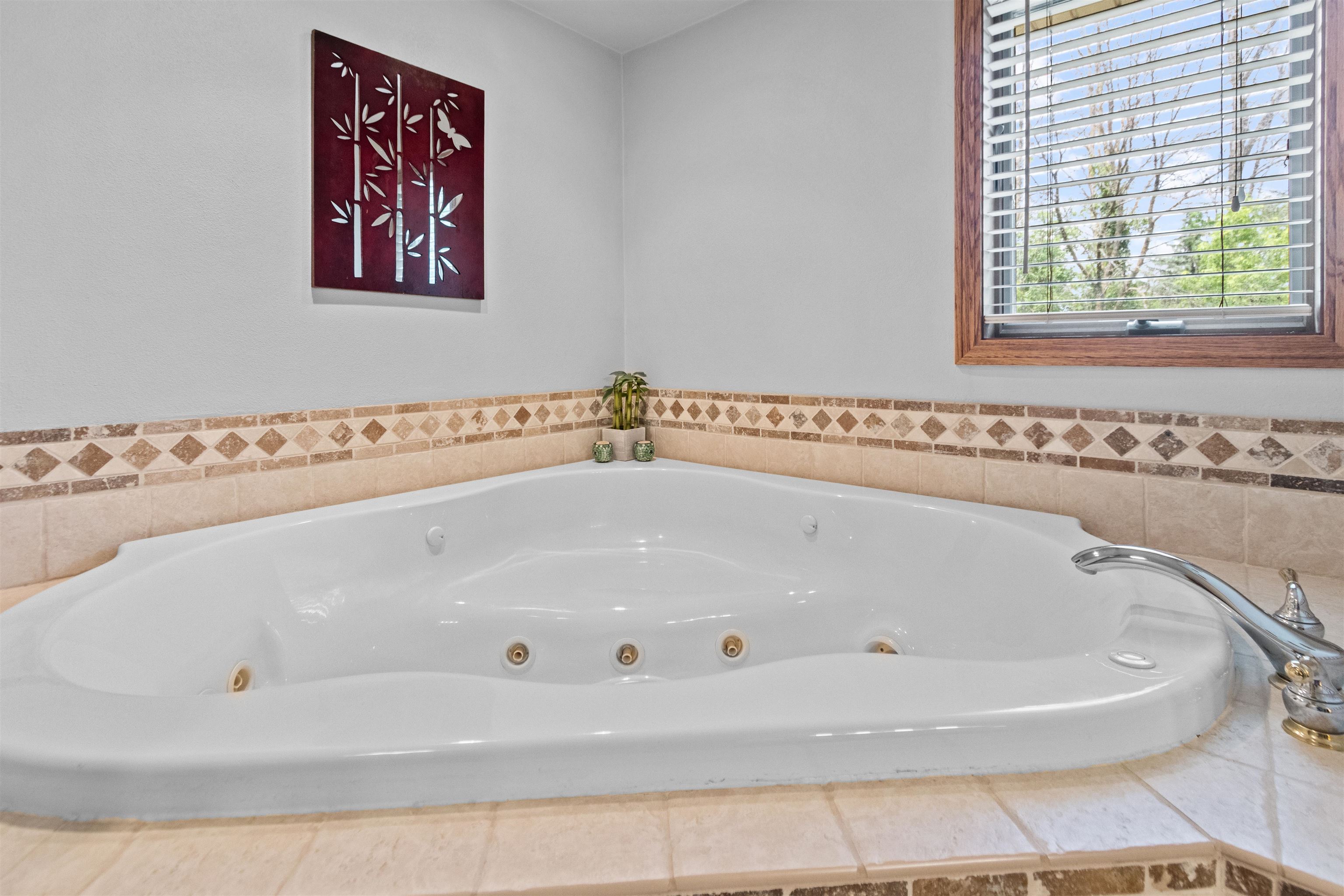 1364 WHIPPLETREE Lane