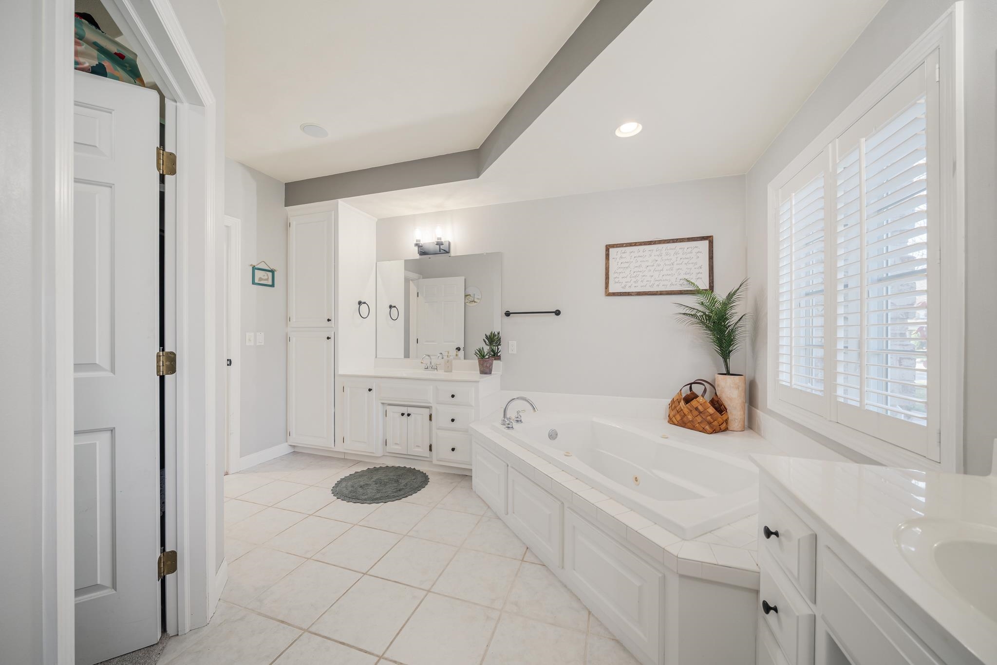 2416 WOODLAND Terrace