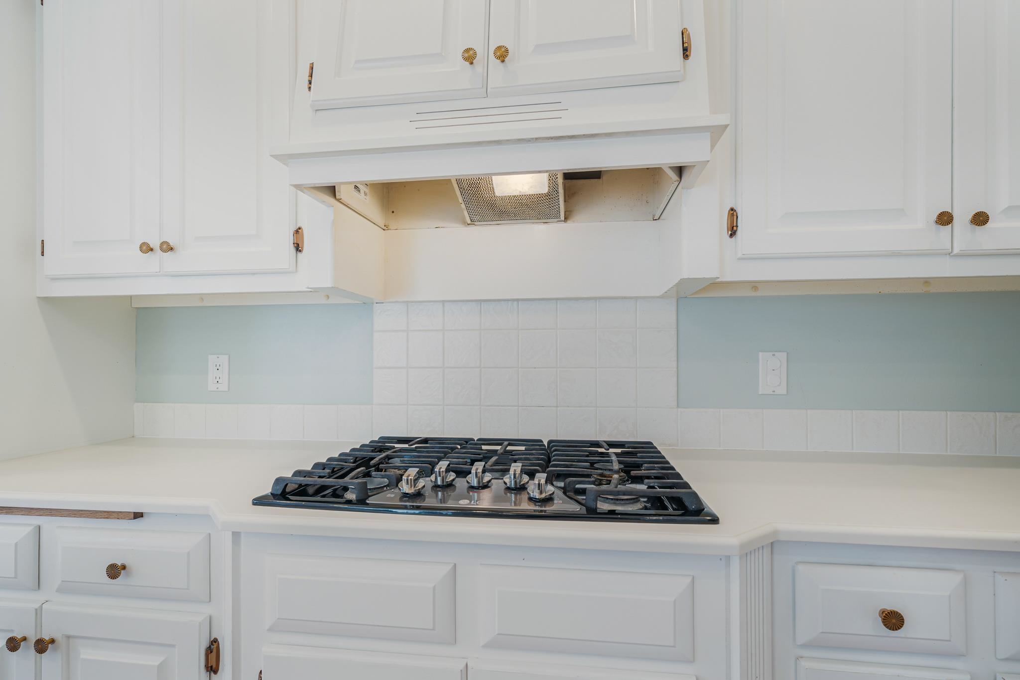 2416 WOODLAND Terrace