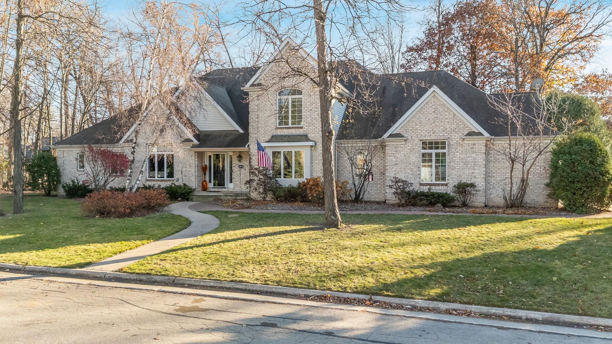 2416 WOODLAND Terrace