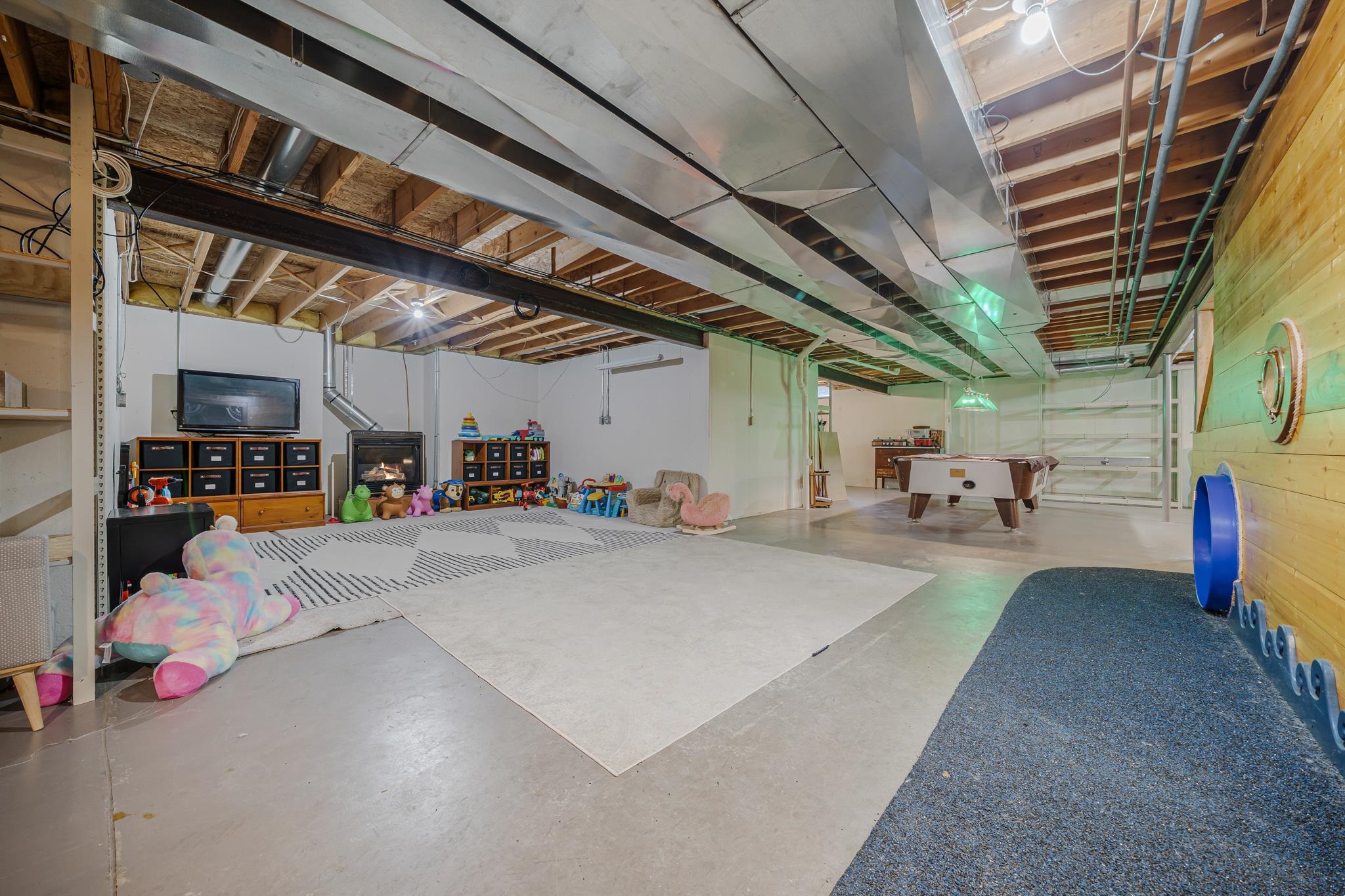 2416 WOODLAND Terrace