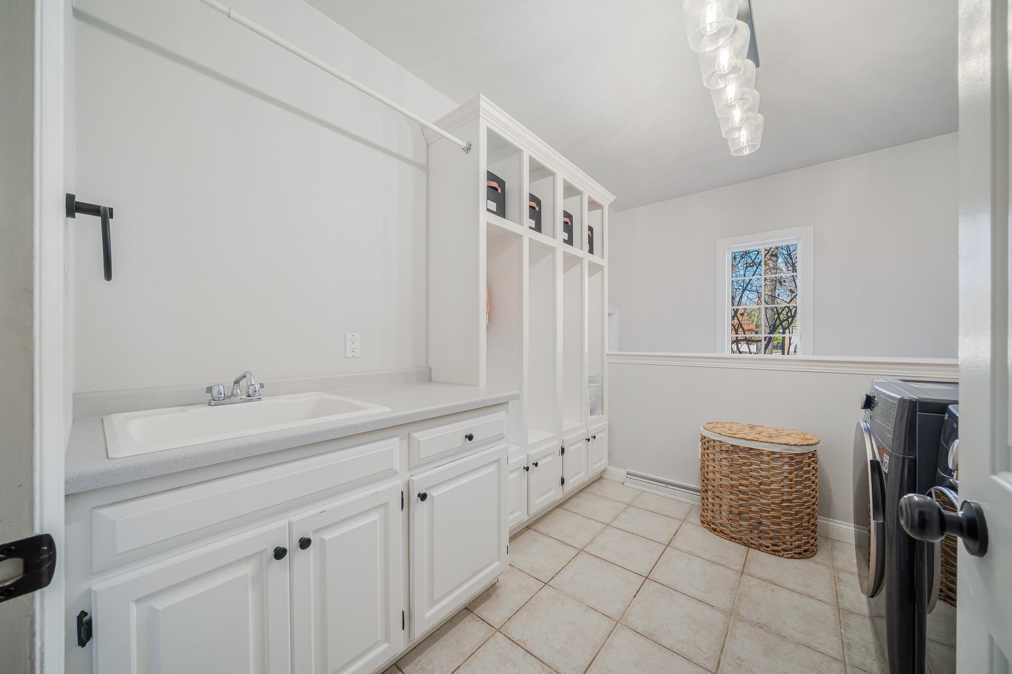 2416 WOODLAND Terrace