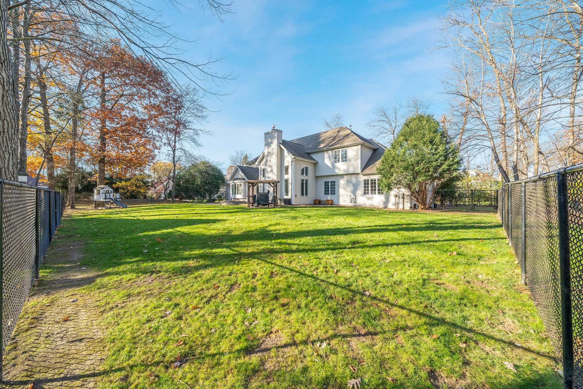 2416 WOODLAND Terrace