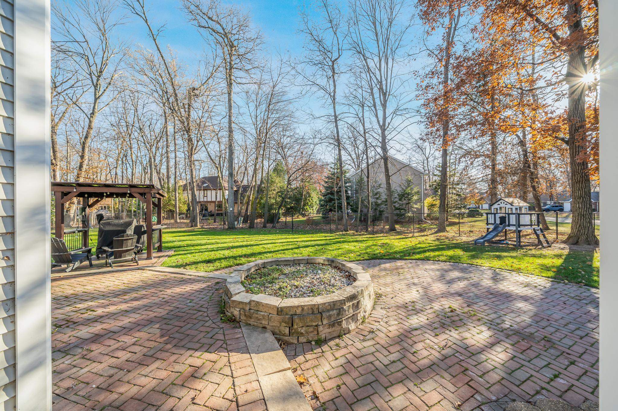 2416 WOODLAND Terrace