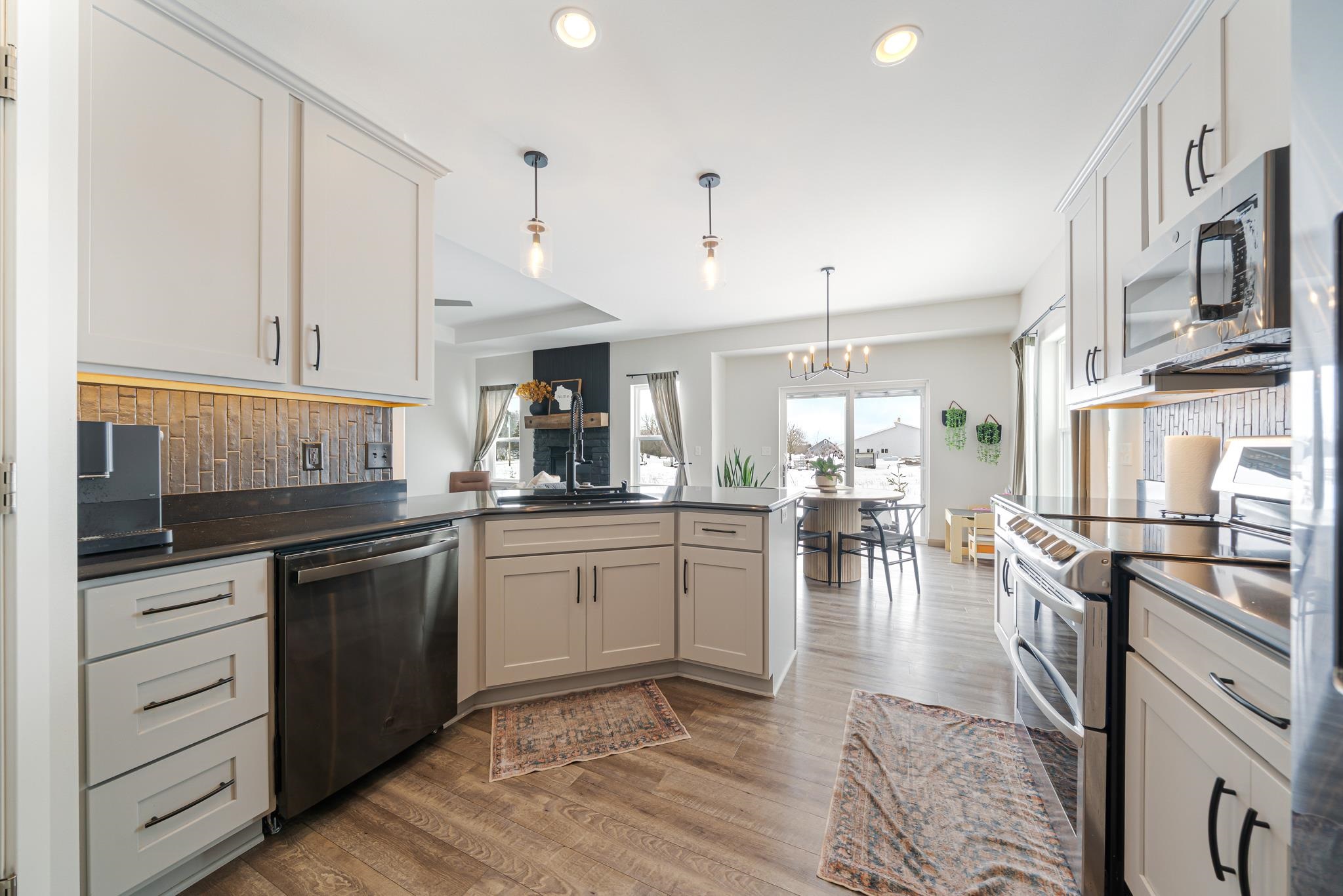 531 S SILVER FOX Drive