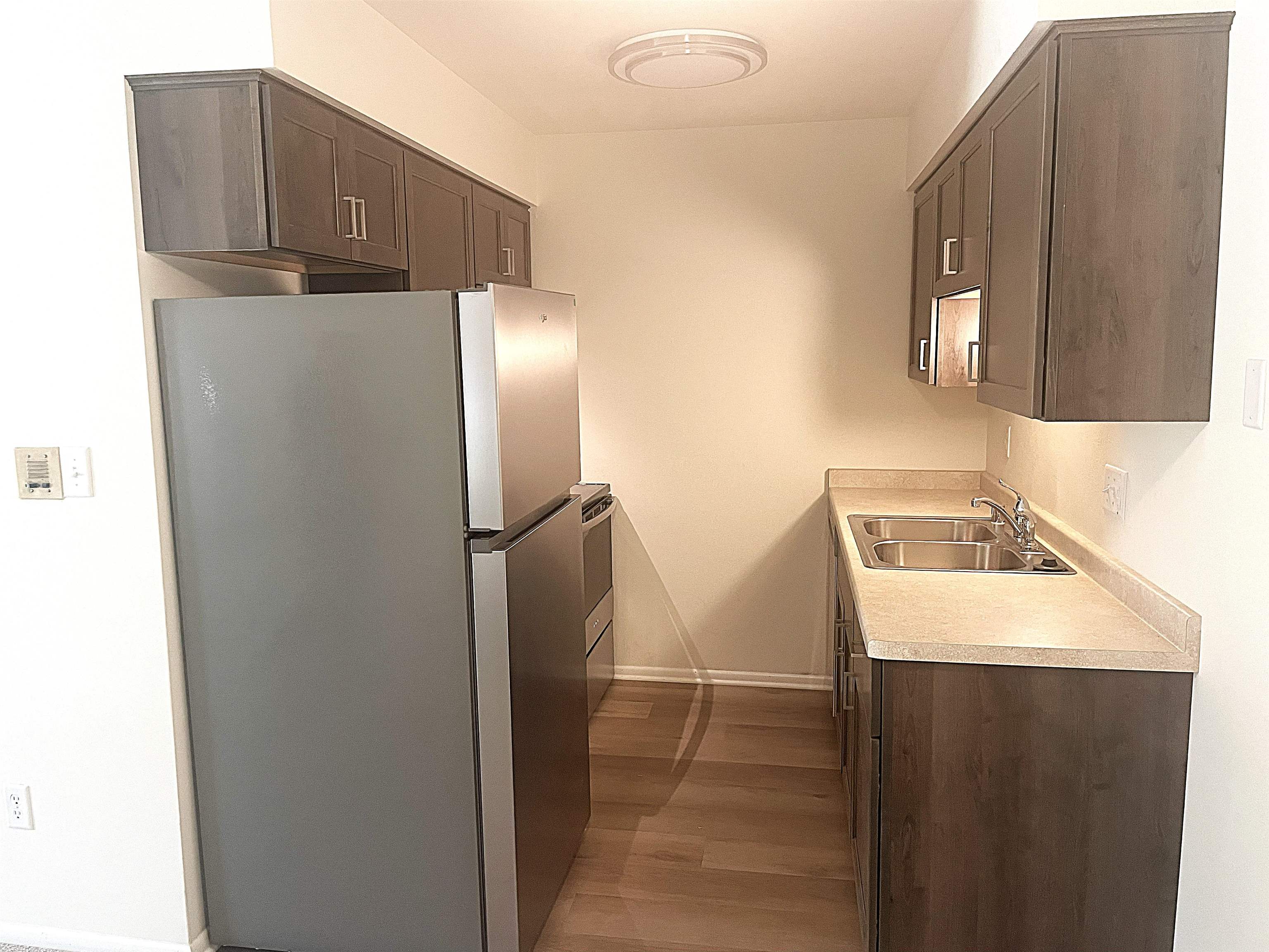121 W NORTH Street Unit: 27