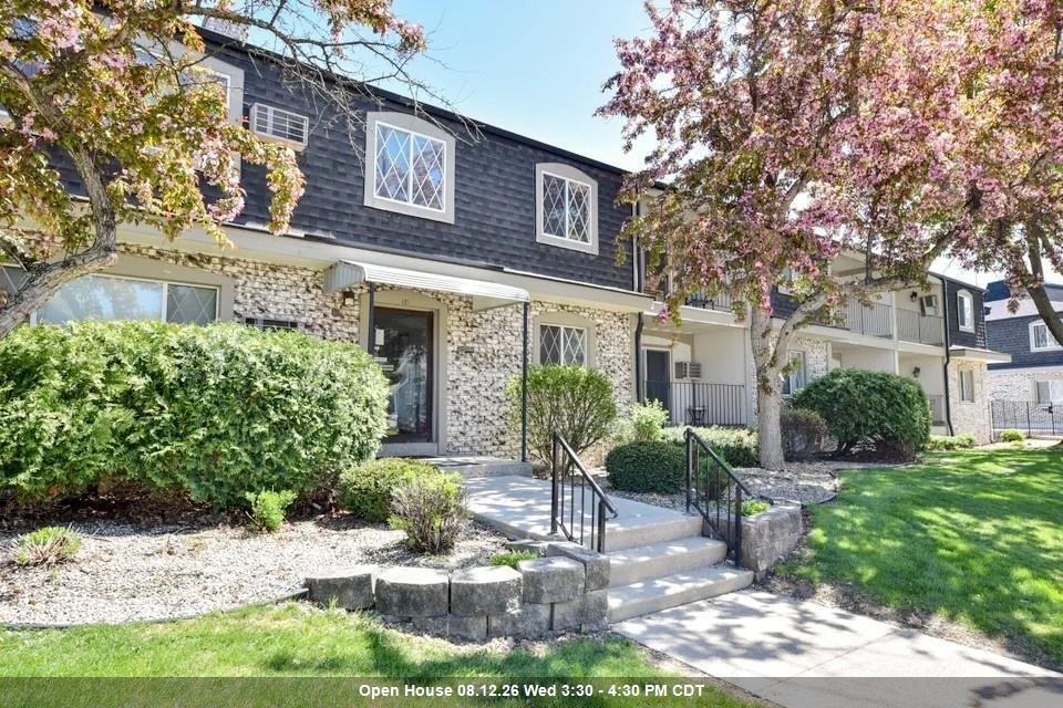 121 W NORTH Street Unit: 27