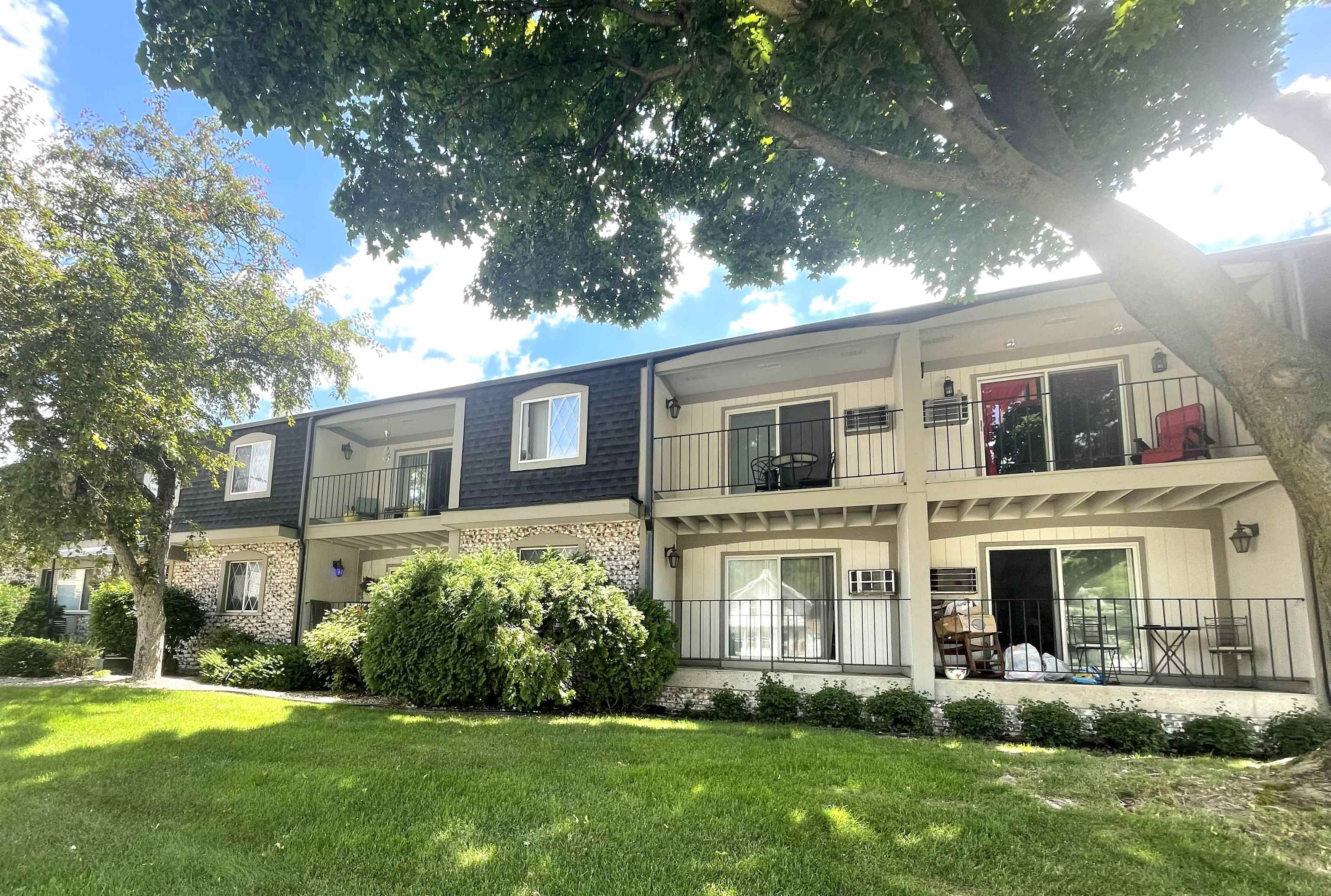 121 W NORTH Street Unit: 27