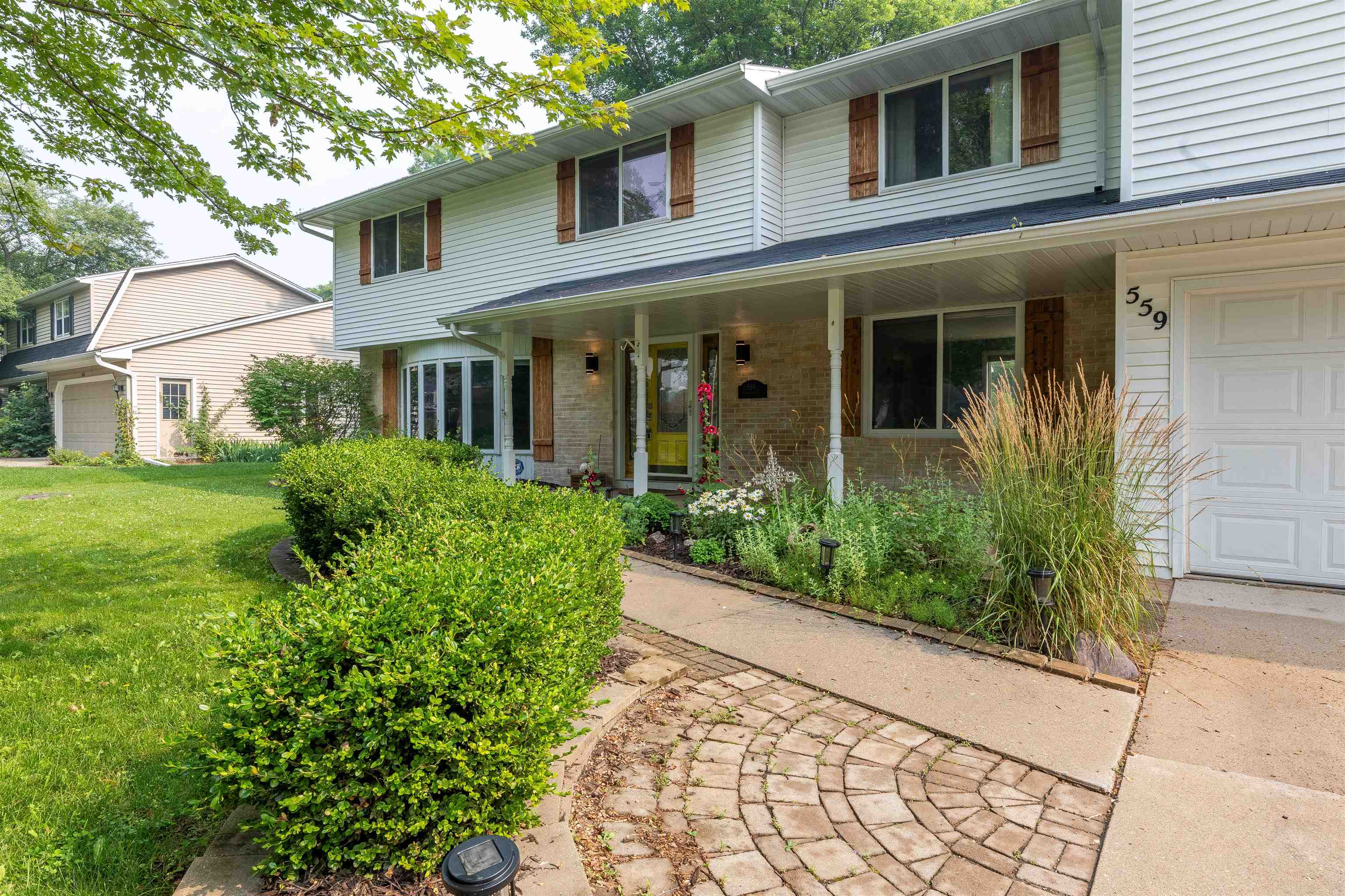 559 HILLTOP Drive