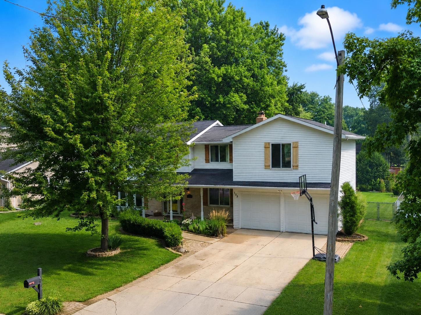 559 HILLTOP Drive