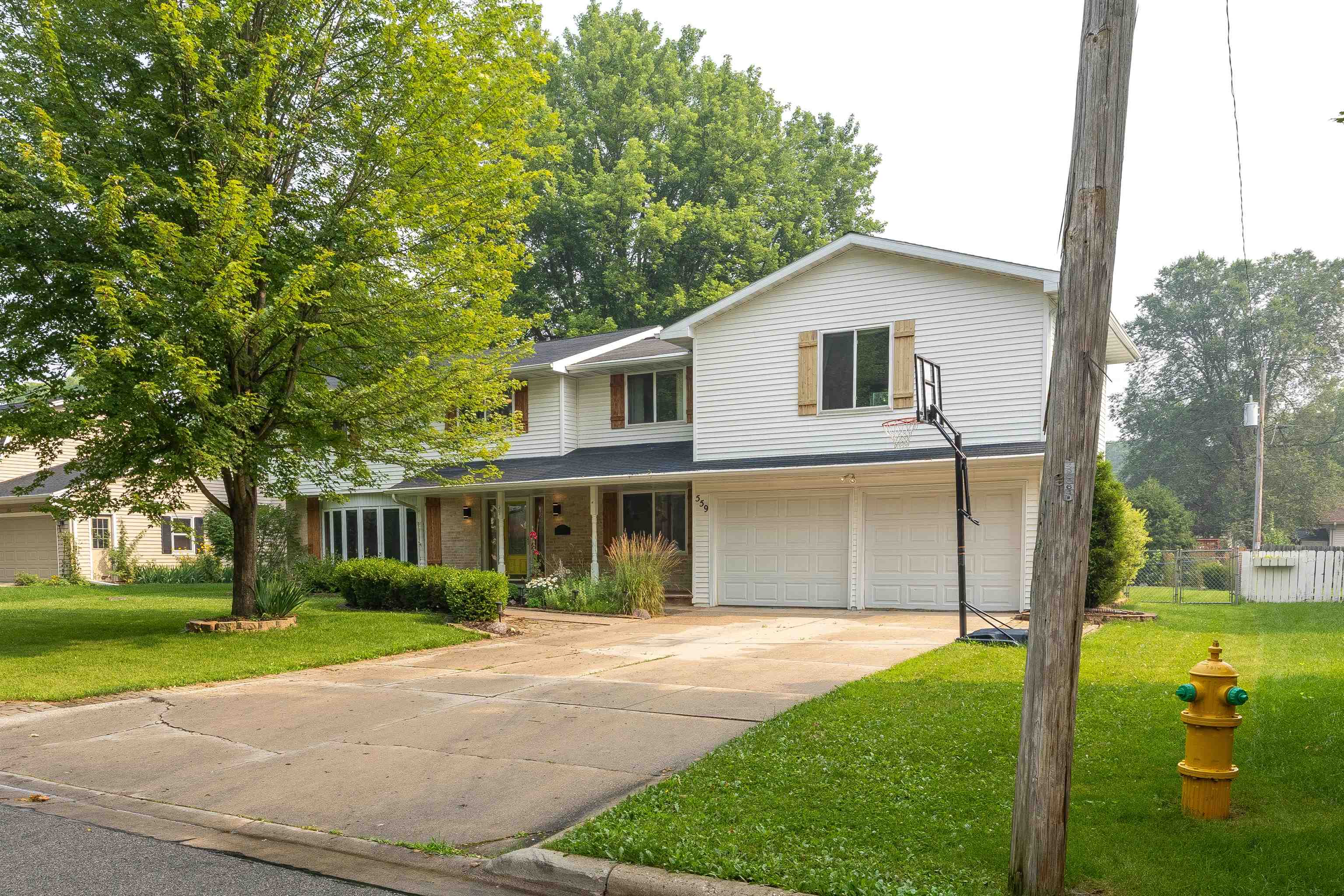 559 HILLTOP Drive