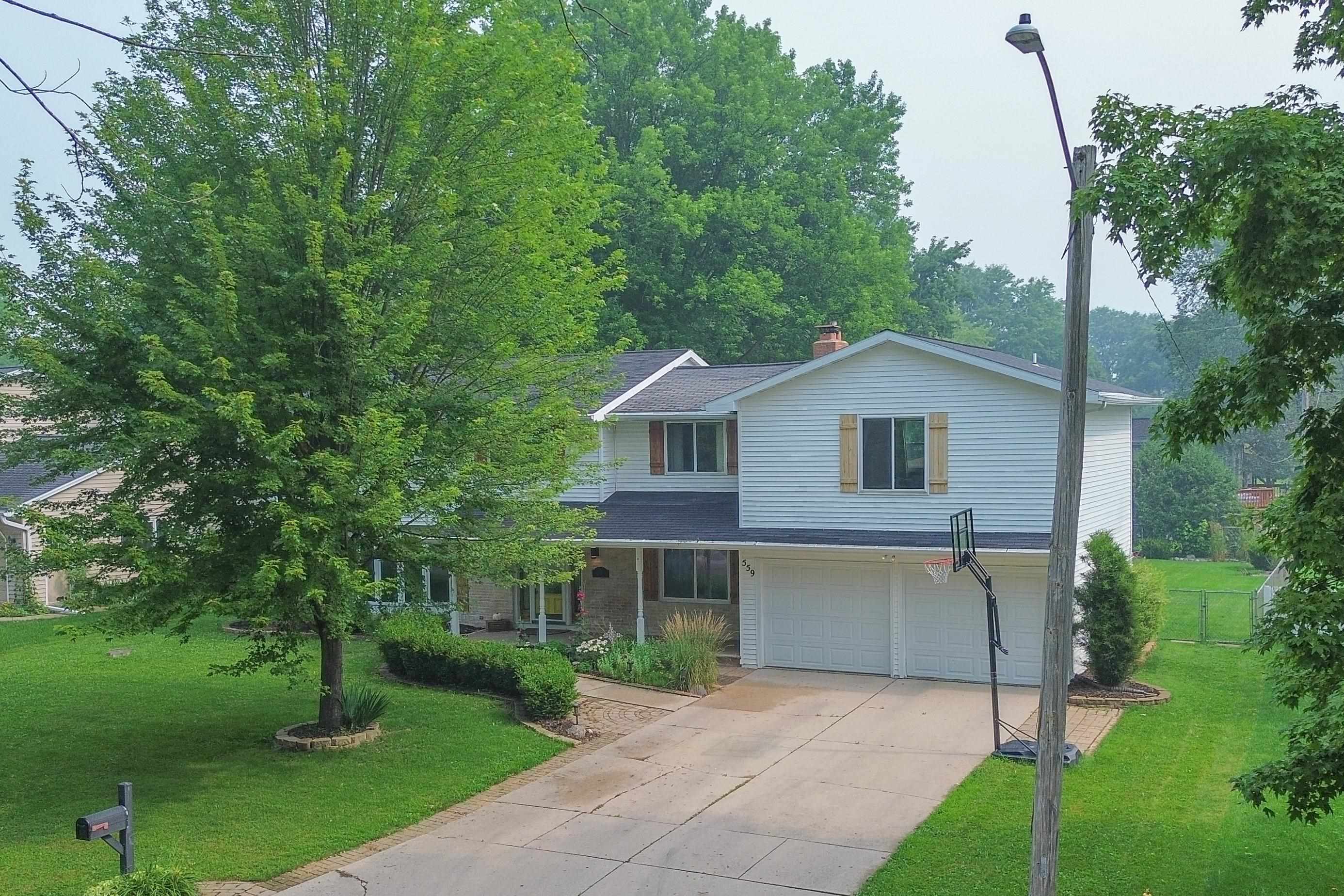 559 HILLTOP Drive