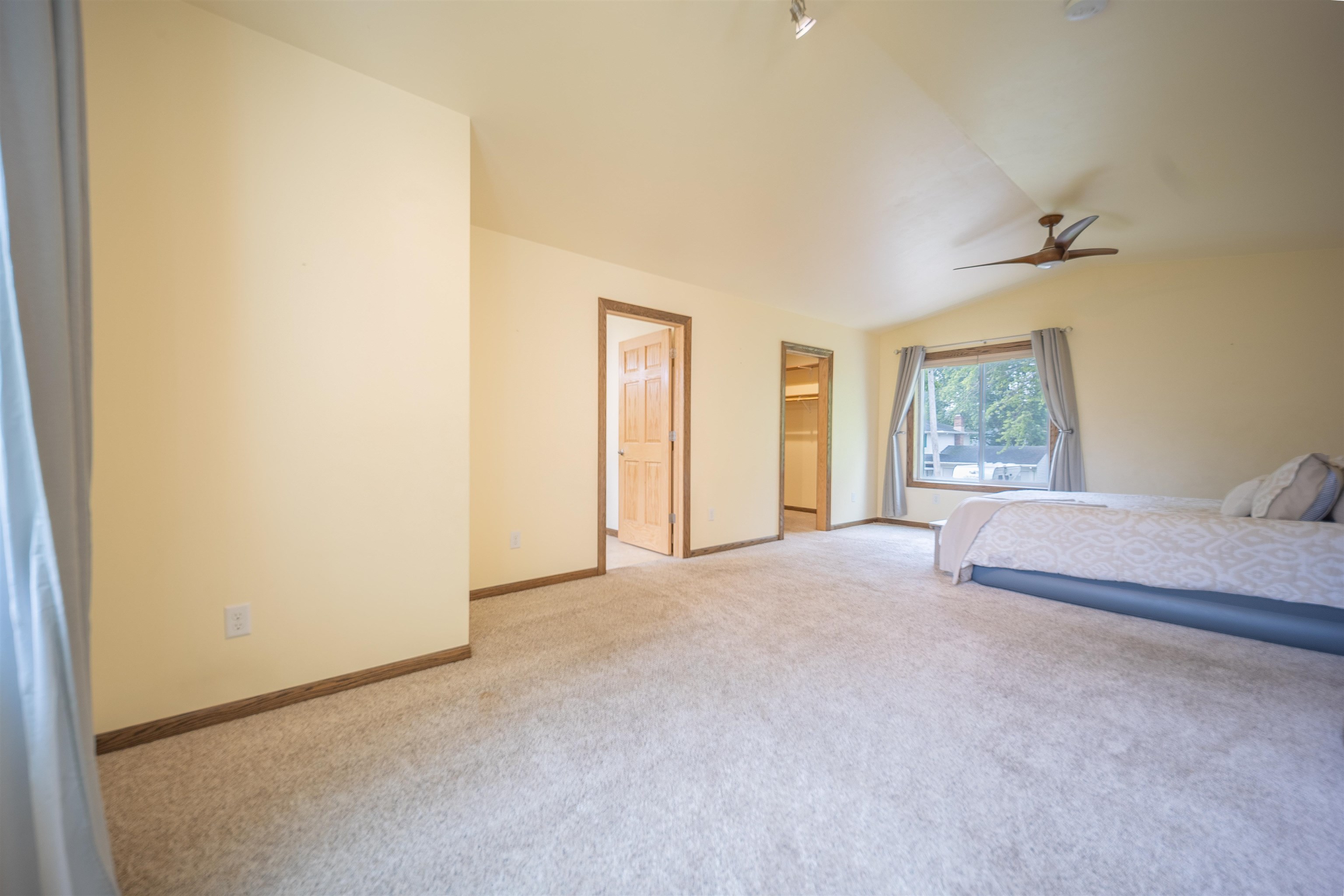 559 HILLTOP Drive
