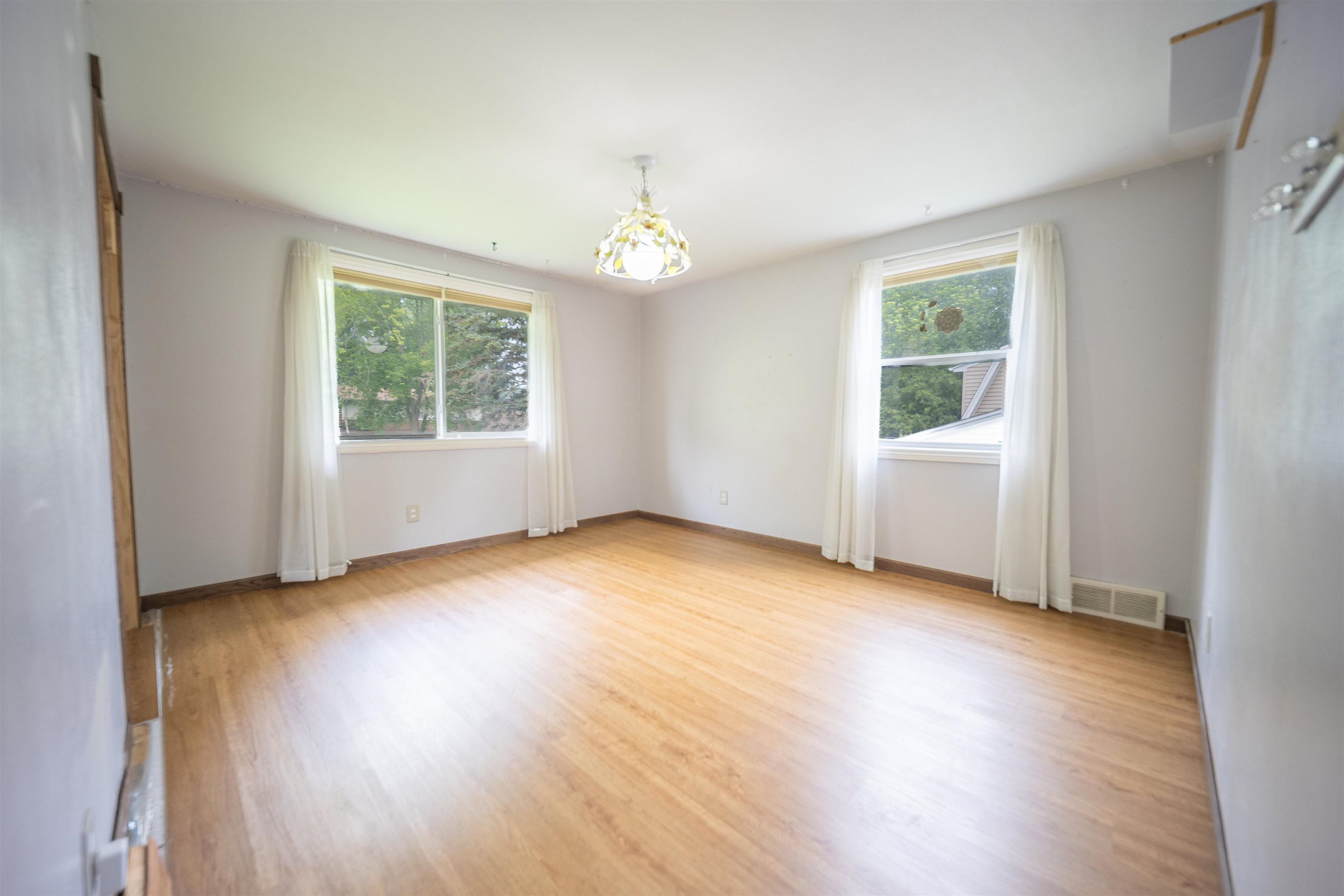 559 HILLTOP Drive