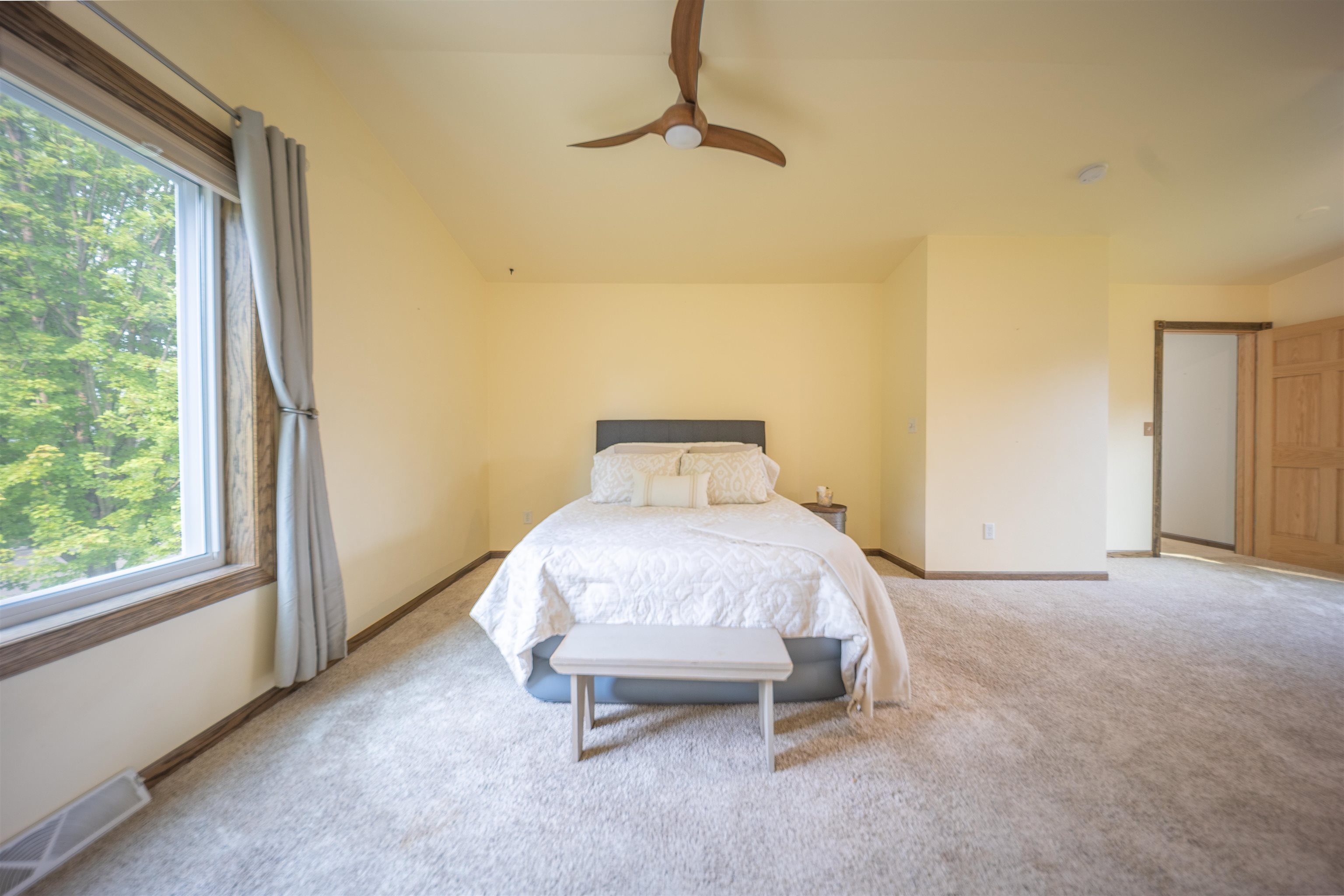 559 HILLTOP Drive