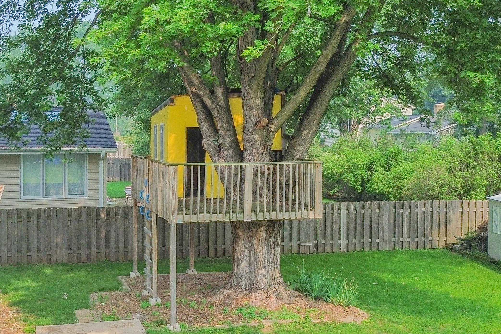 559 HILLTOP Drive