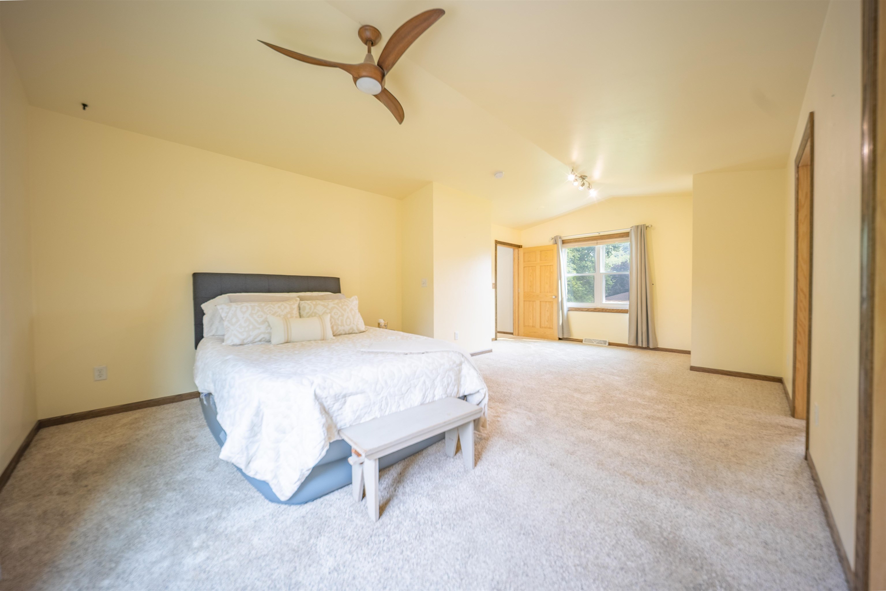 559 HILLTOP Drive