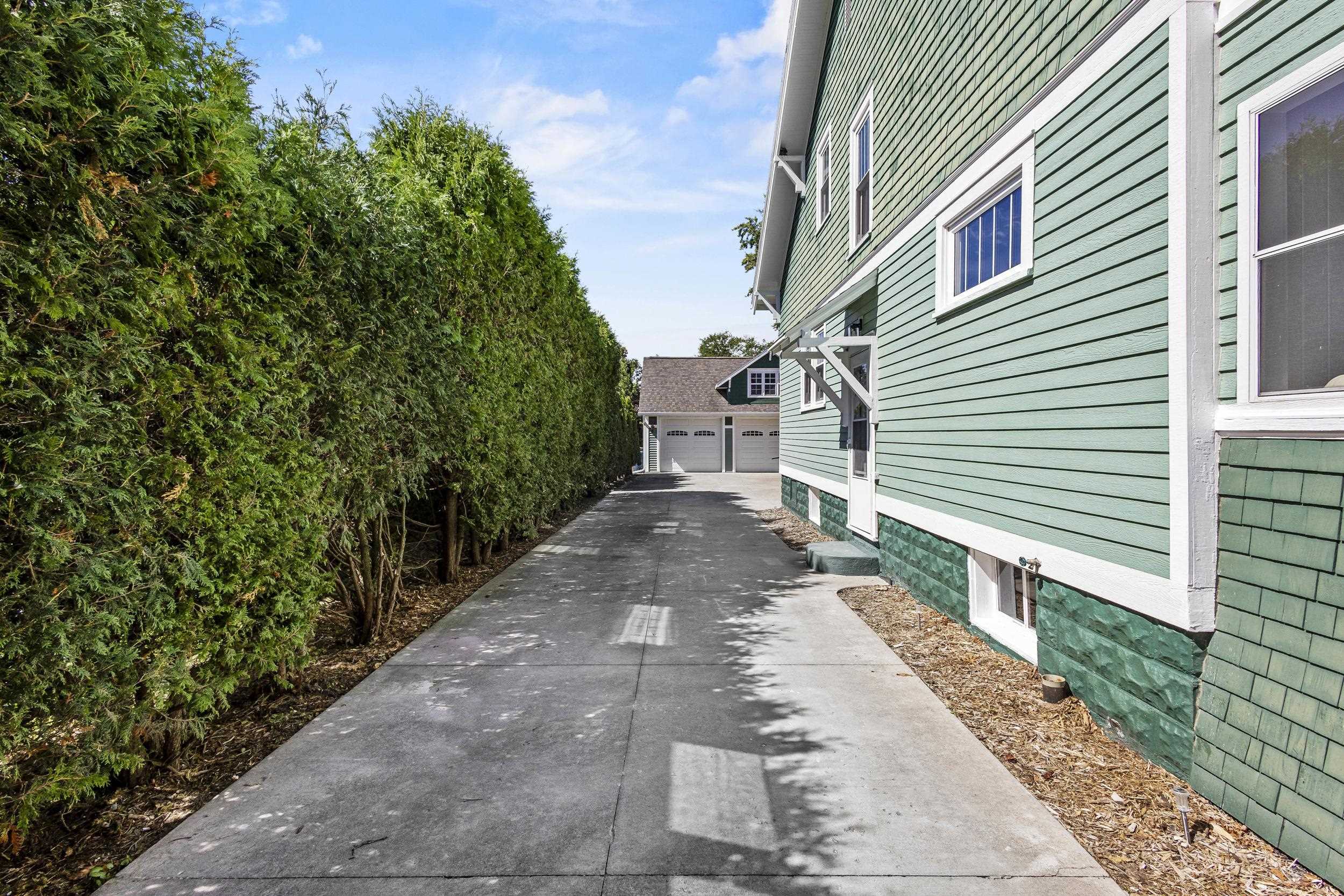 379 NAYMUT Street