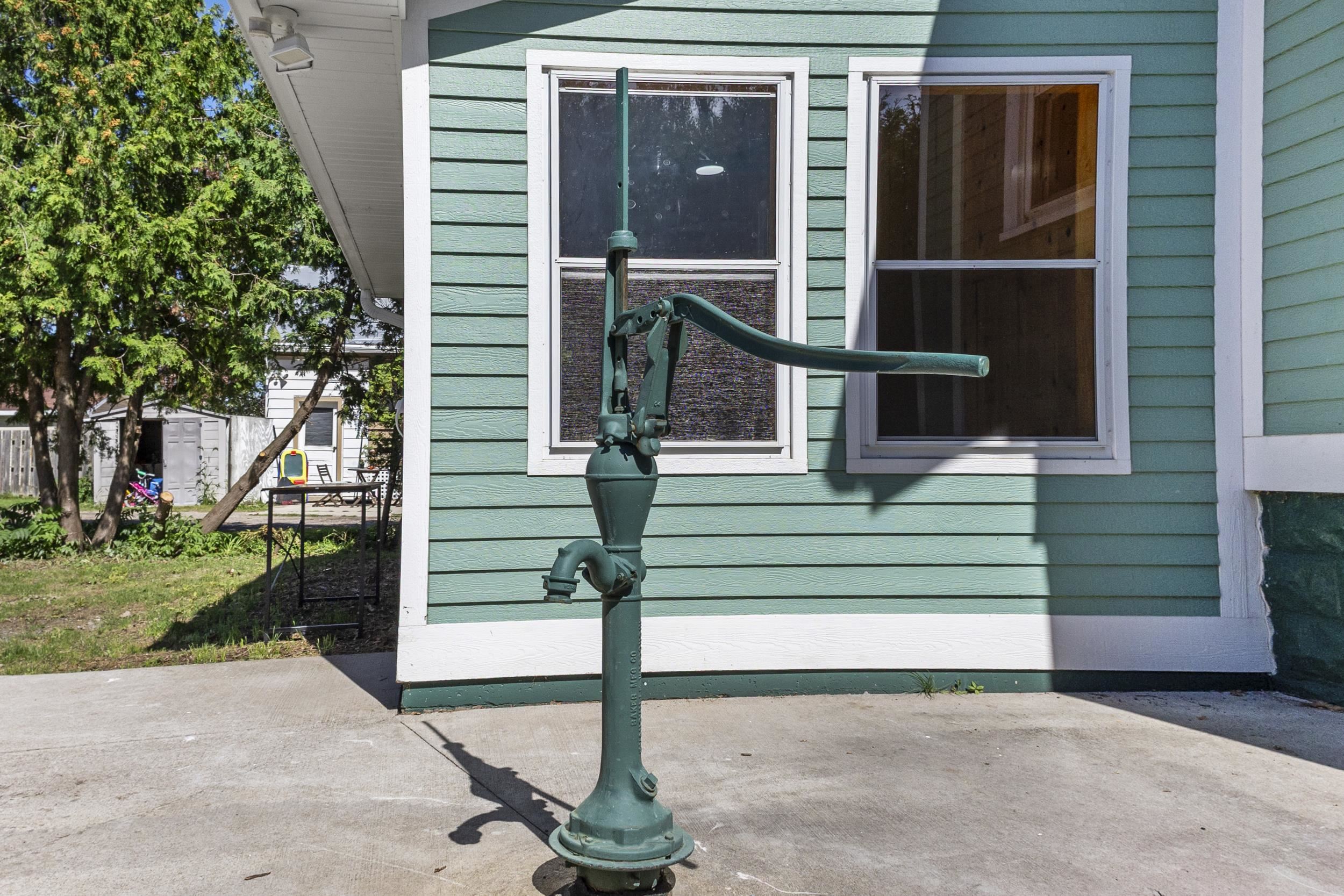 379 NAYMUT Street
