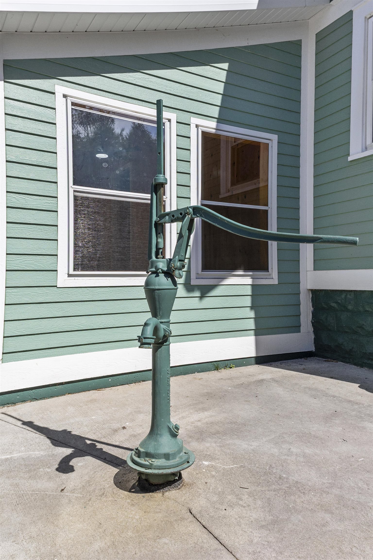 379 NAYMUT Street