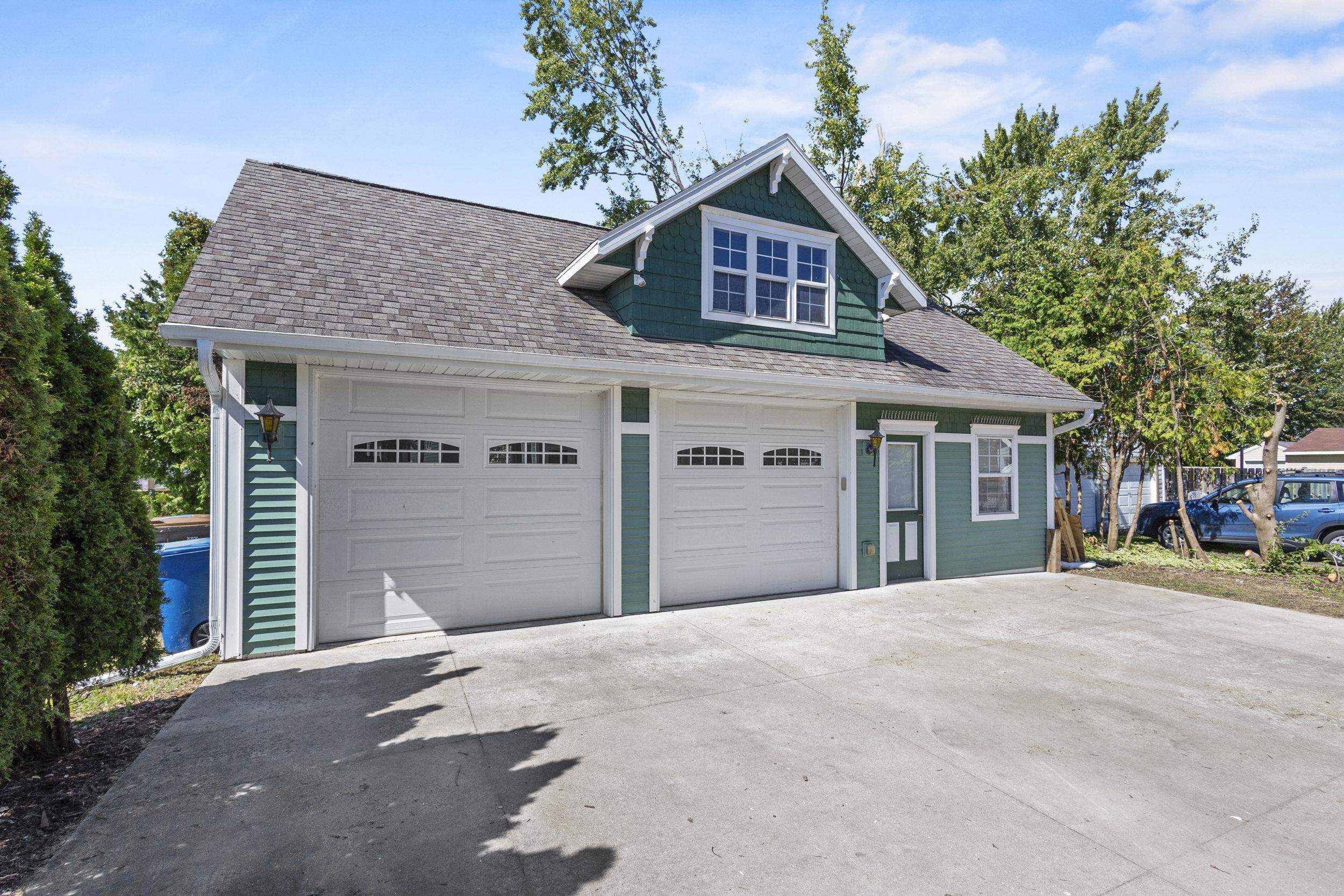 379 NAYMUT Street