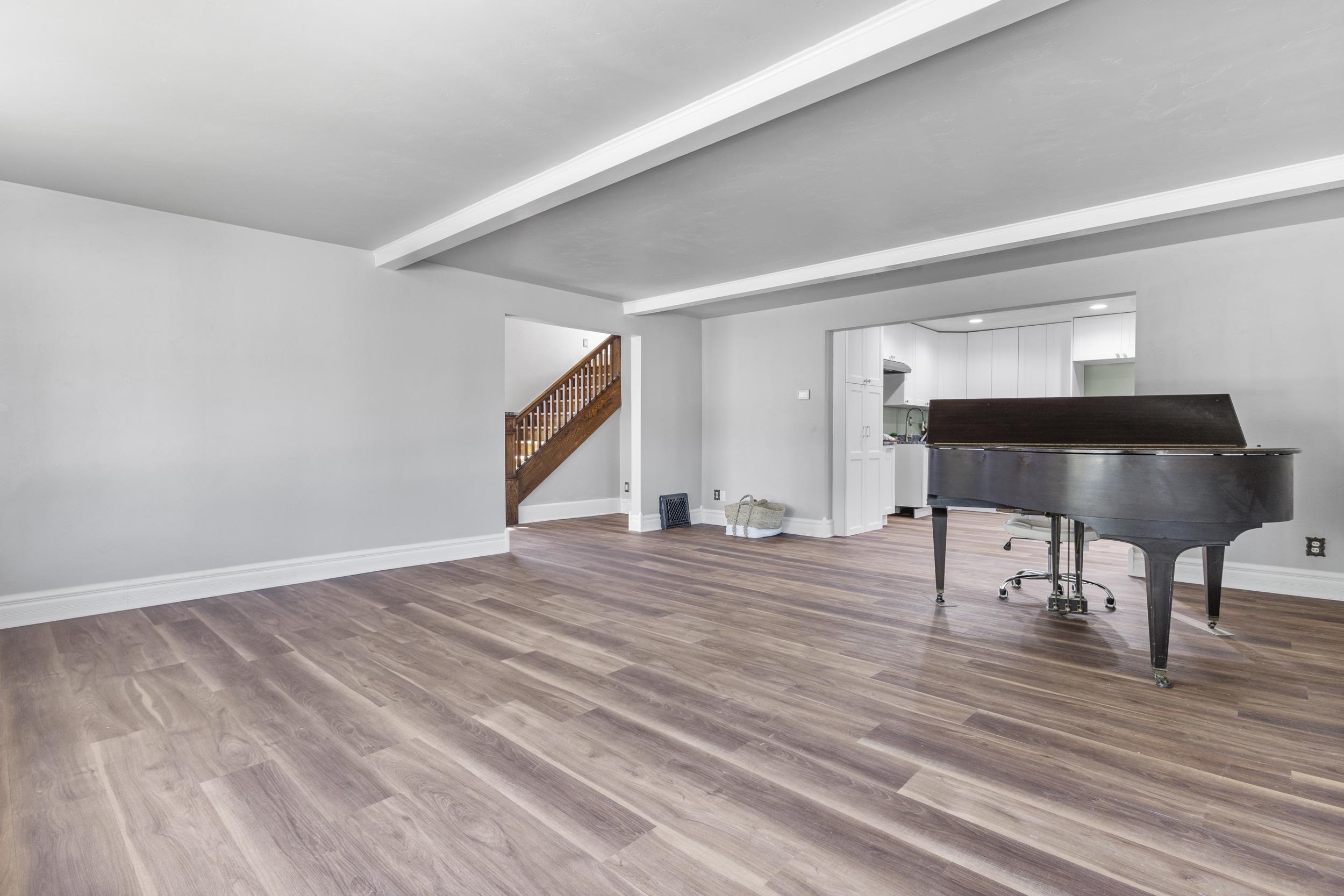 379 NAYMUT Street