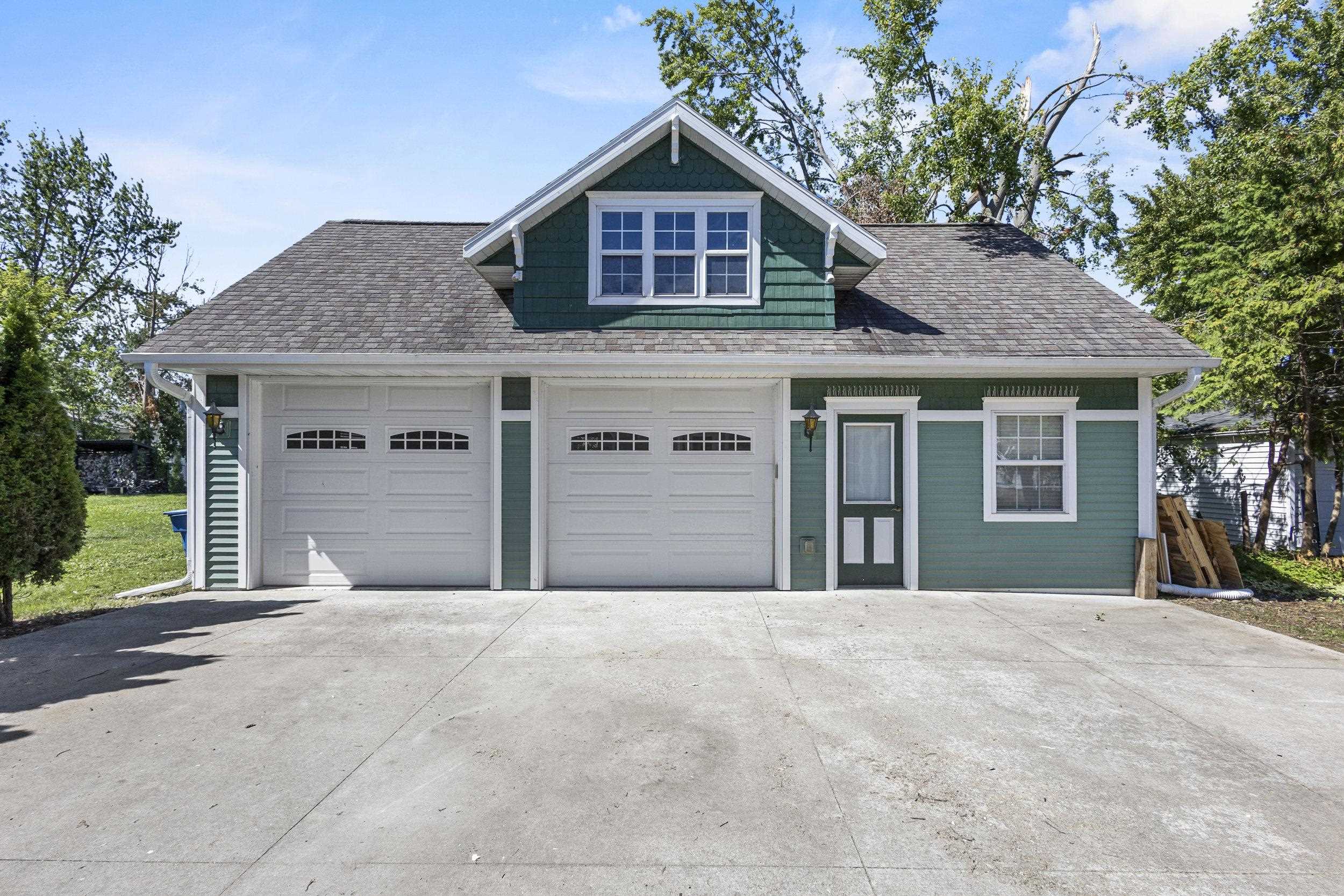379 NAYMUT Street