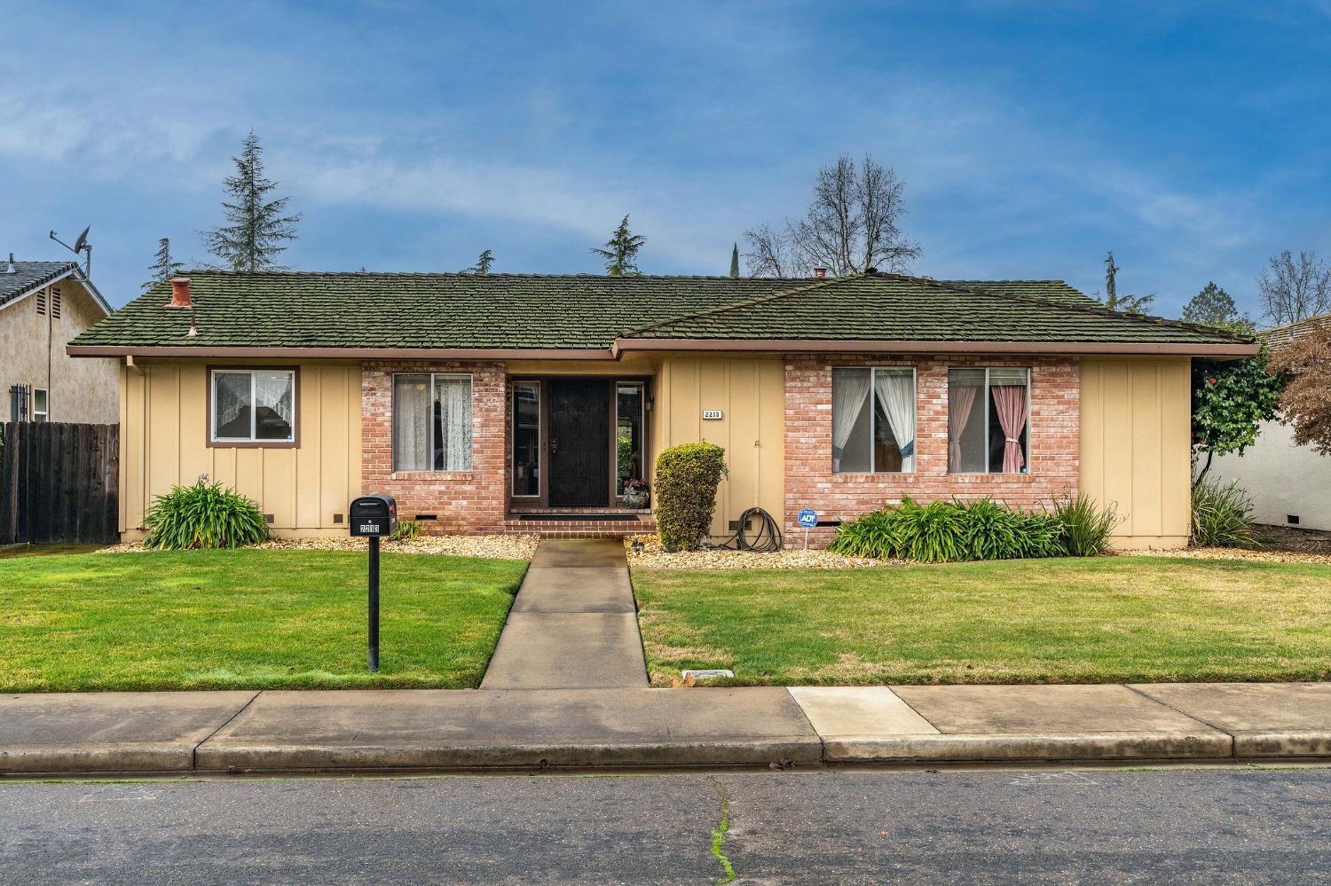 2213 Gateway Circle