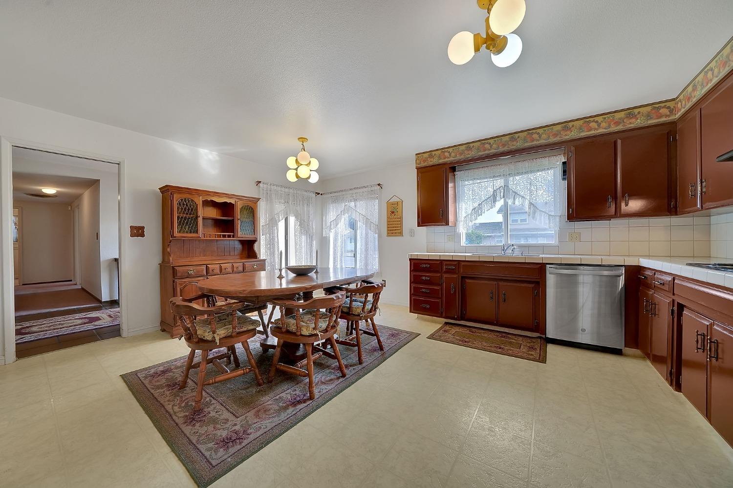 2213 Gateway Circle