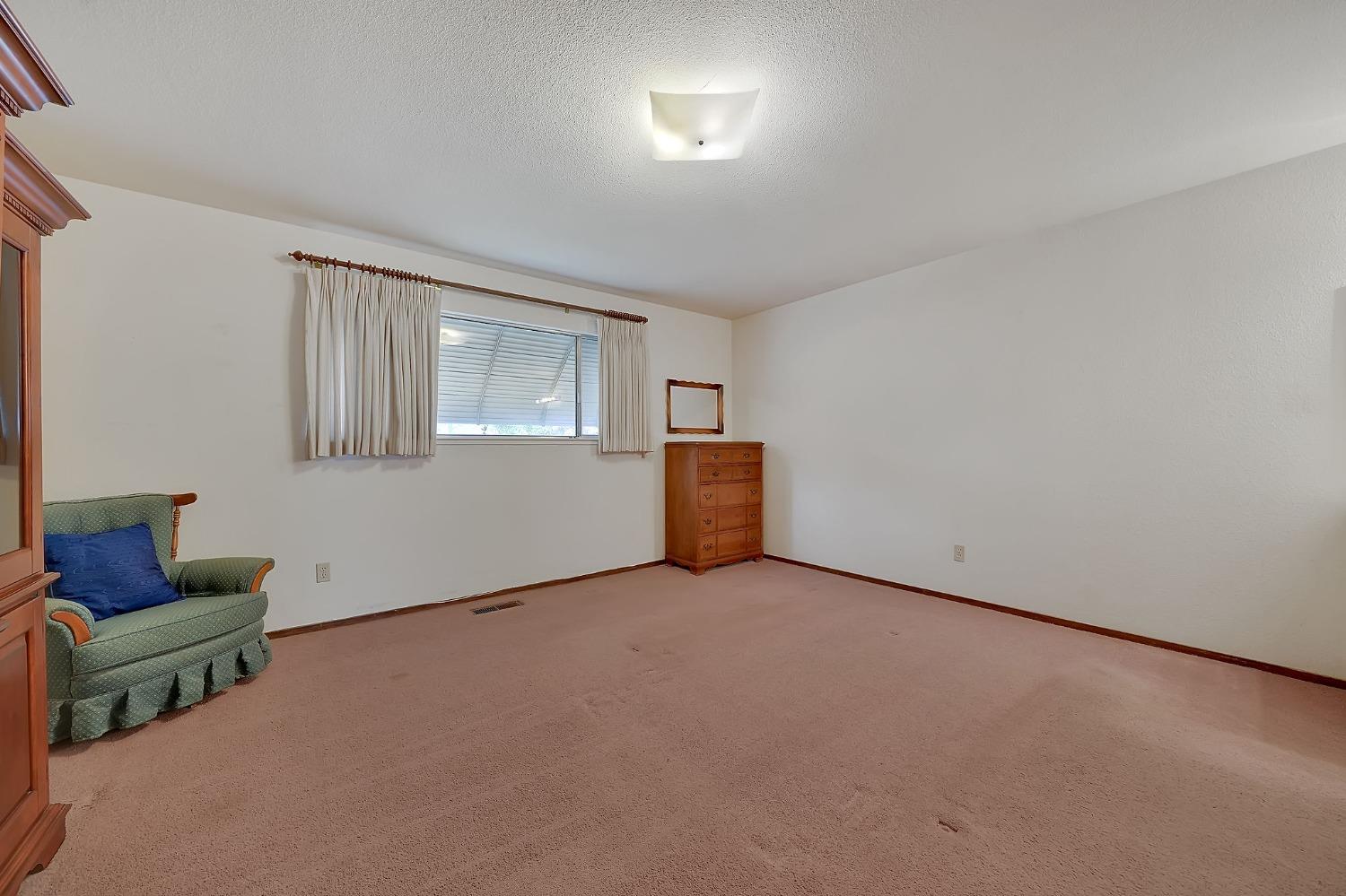 2213 Gateway Circle
