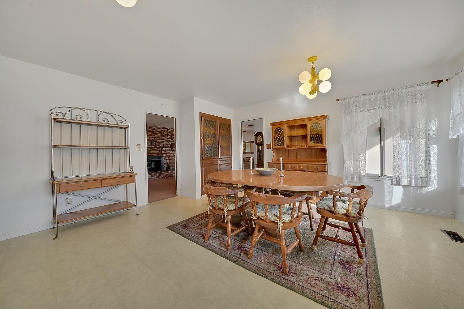 2213 Gateway Circle