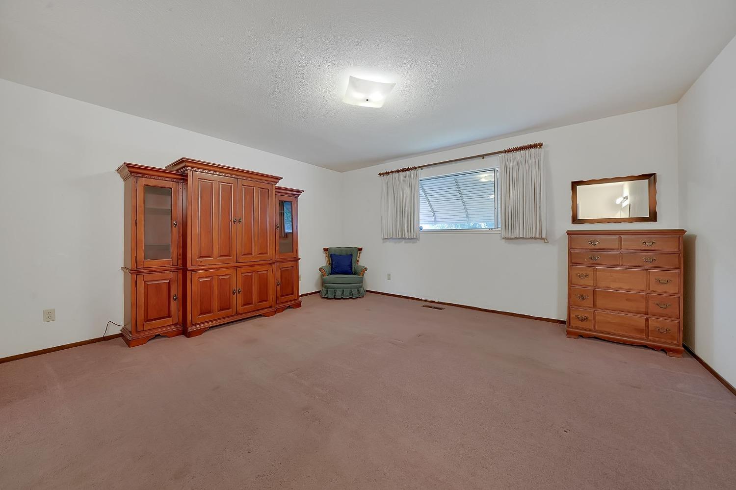 2213 Gateway Circle