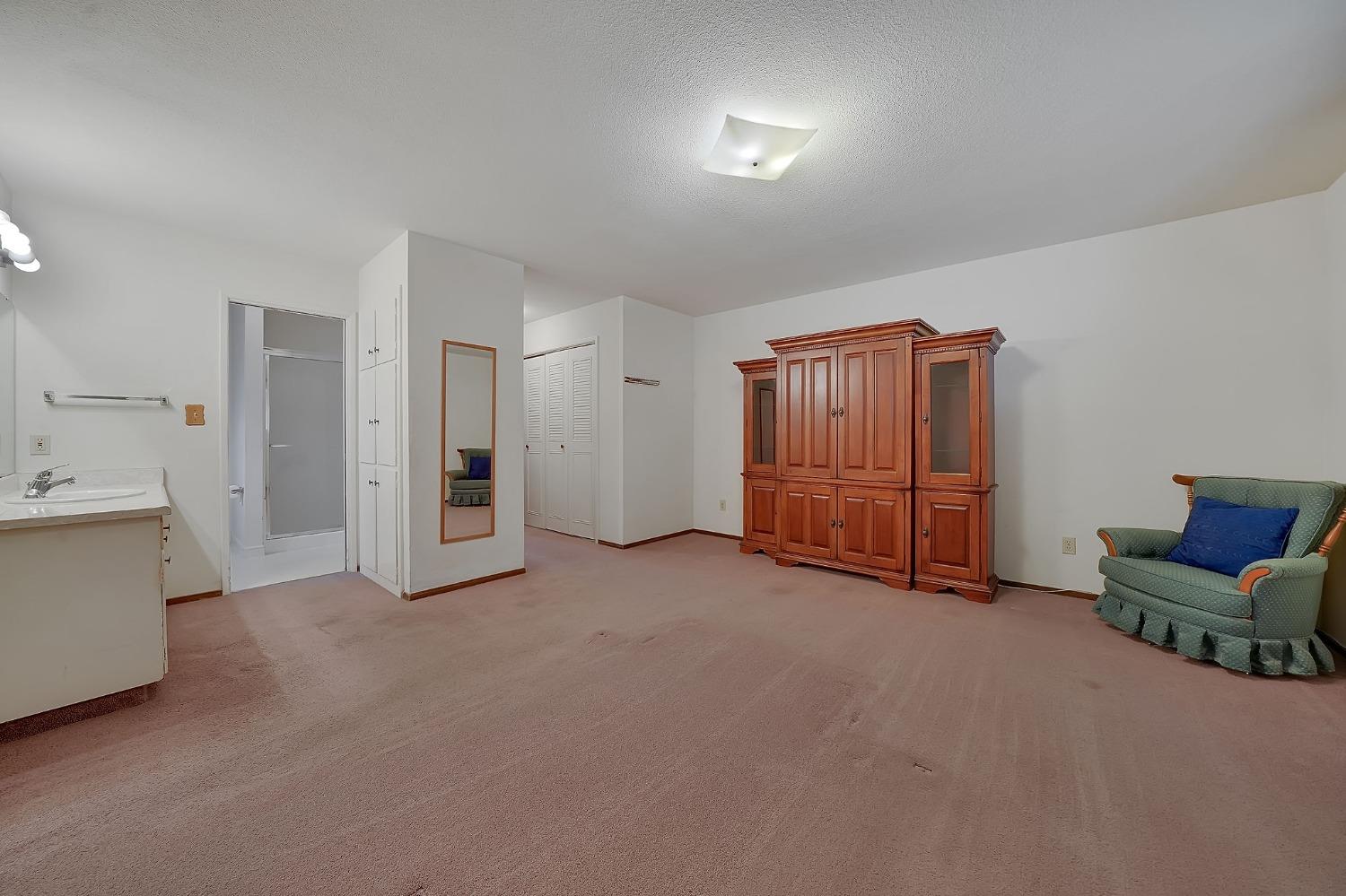 2213 Gateway Circle
