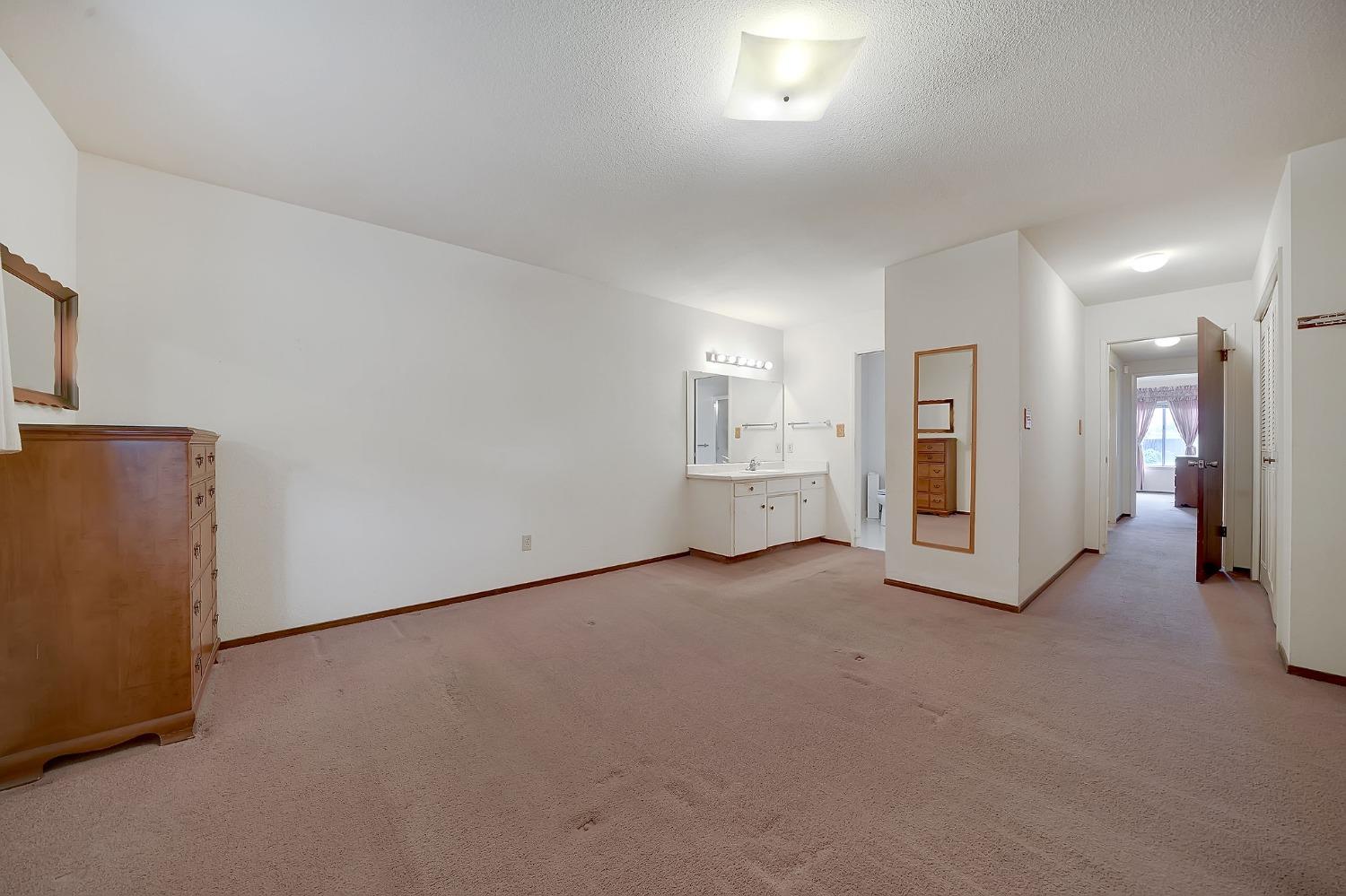 2213 Gateway Circle