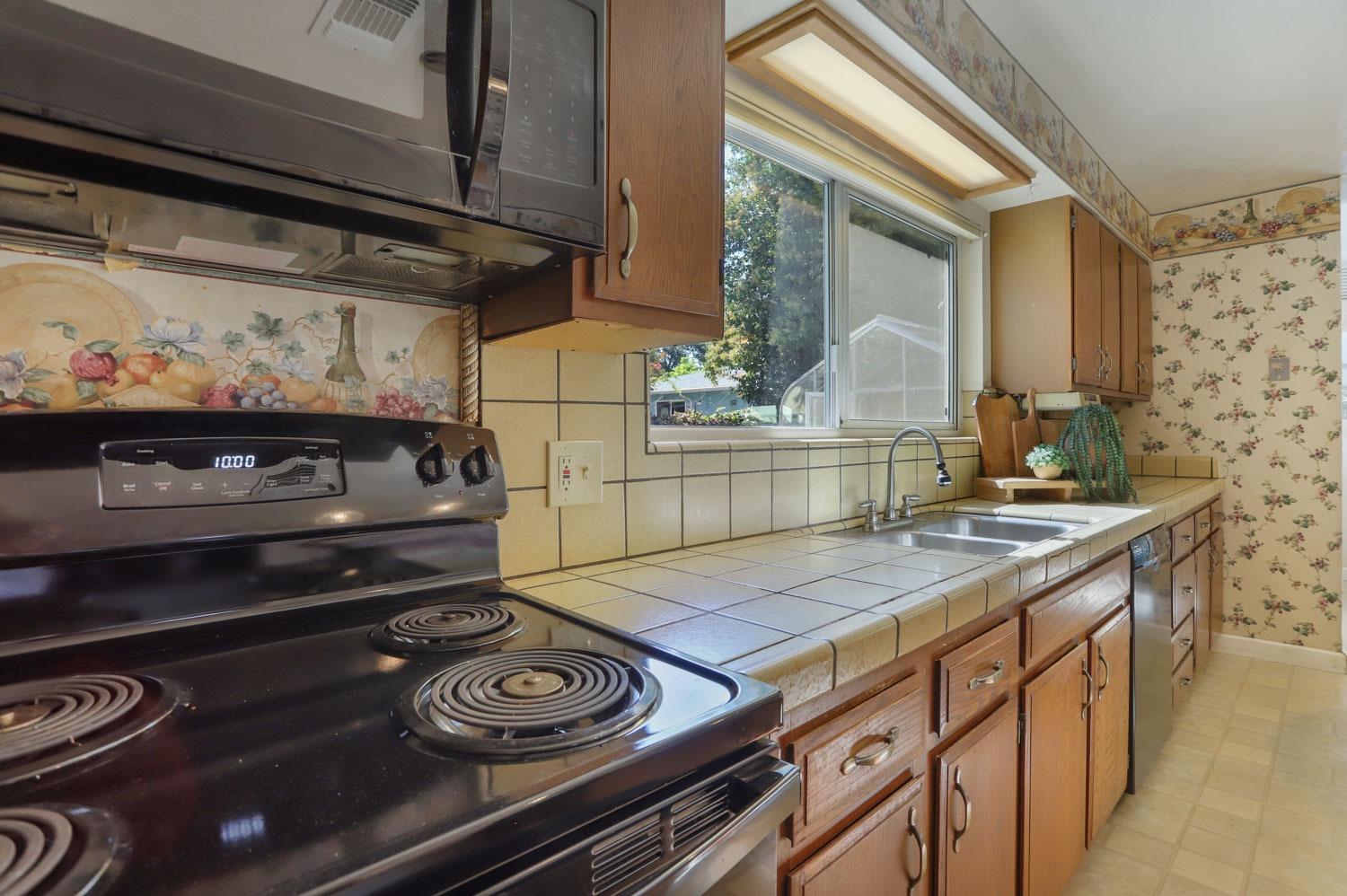 1328 Sharon Way