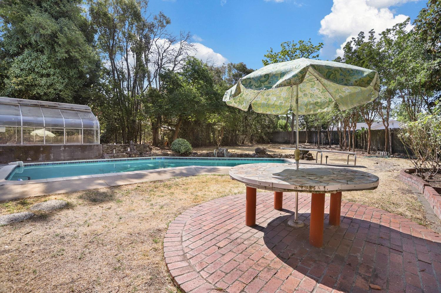 1328 Sharon Way